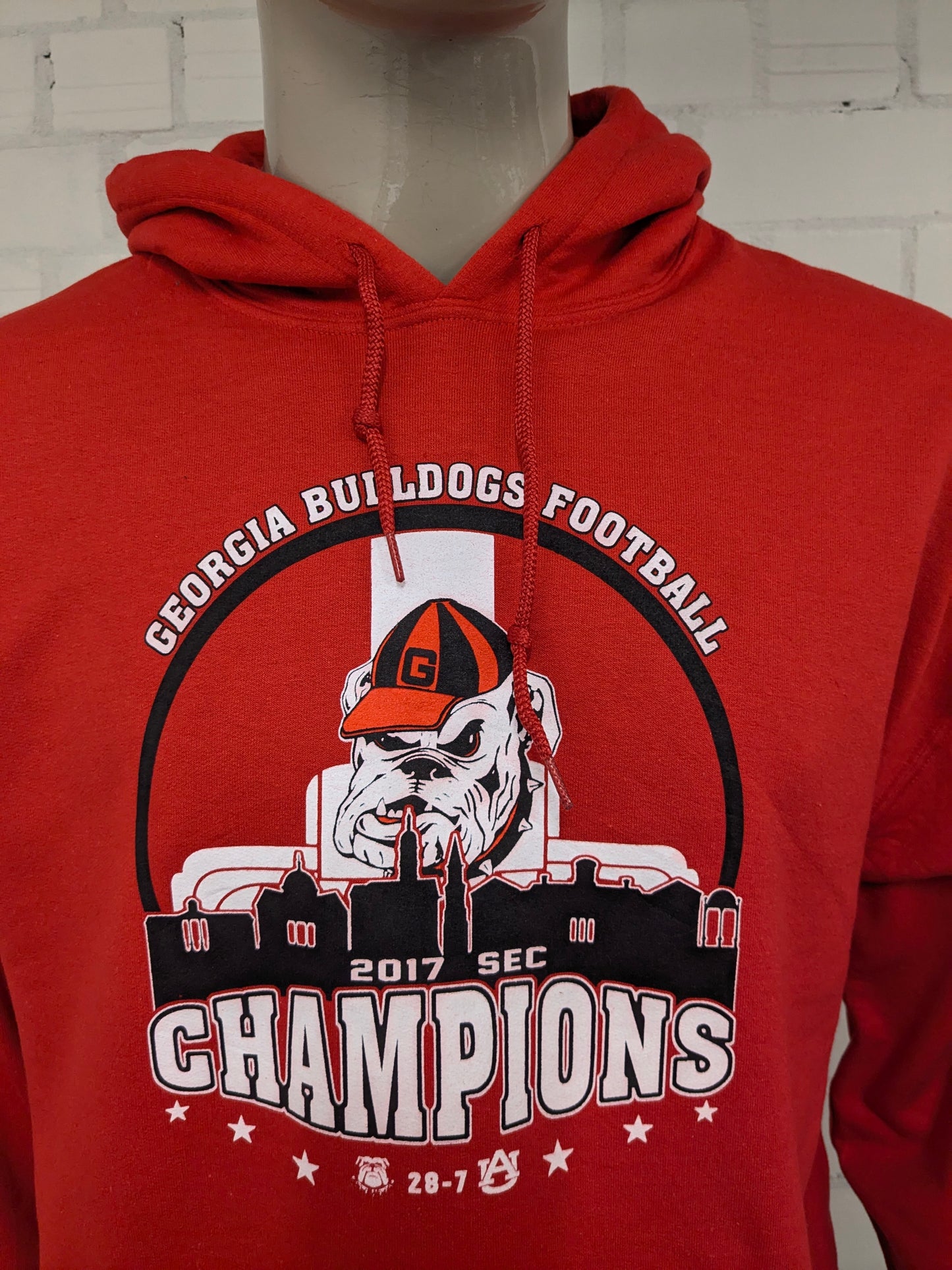 Sweat à capuche de football des Bulldogs de Géorgie. Rouge avec imprimé. Taille L/XL.