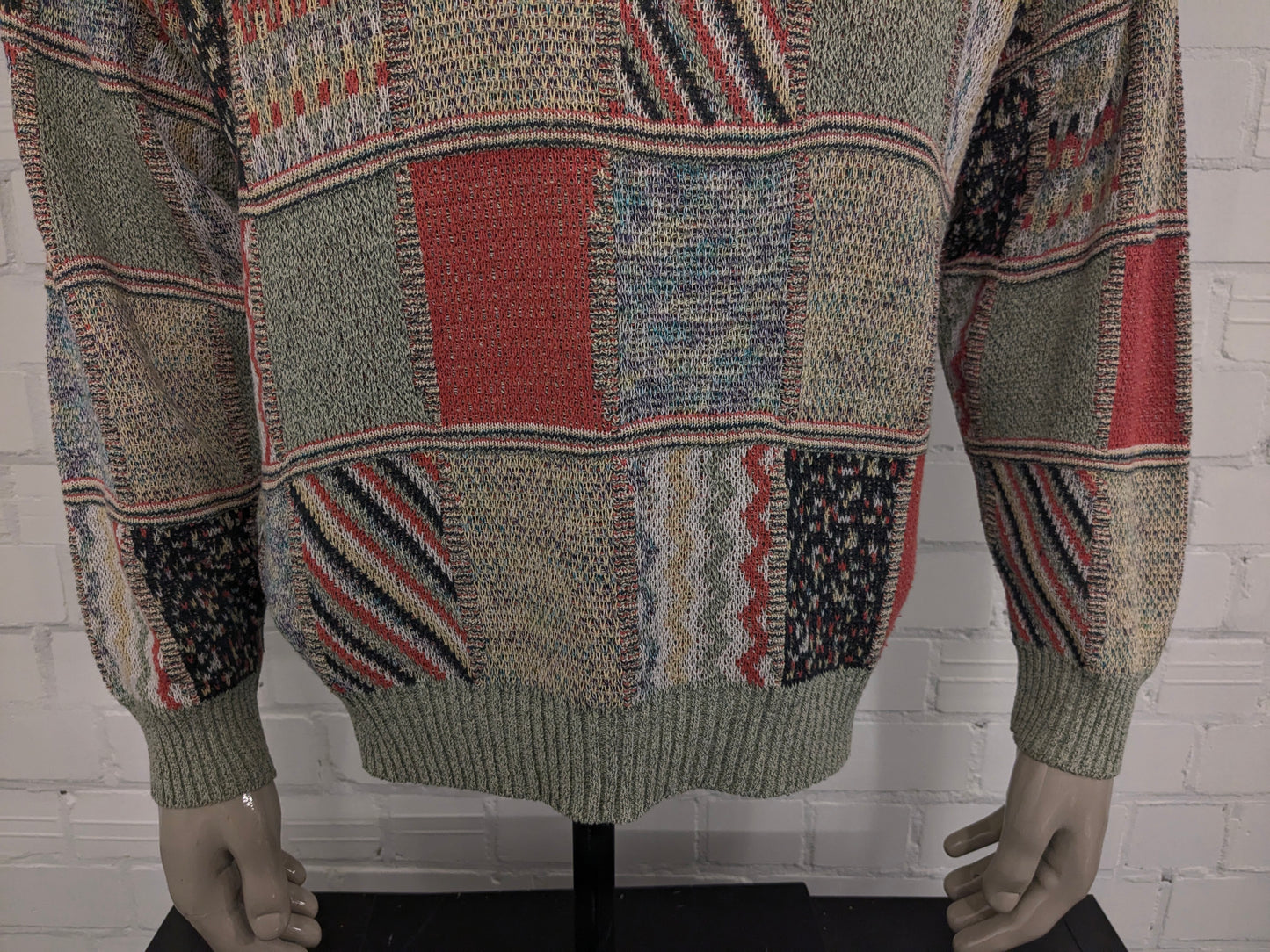 Maglione vintage Monte Carlo con scollo a V. Motivo colorato. Taglia L.