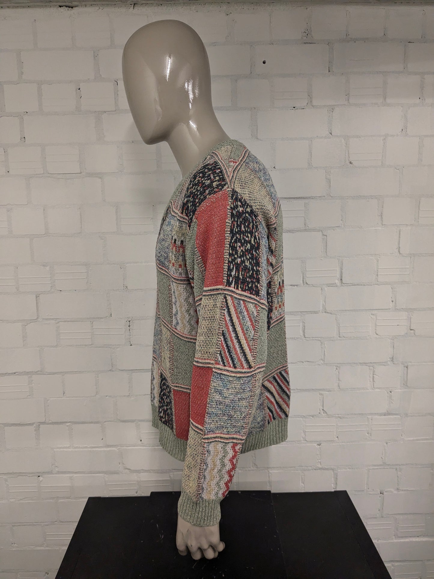 Maglione vintage Monte Carlo con scollo a V. Motivo colorato. Taglia L.