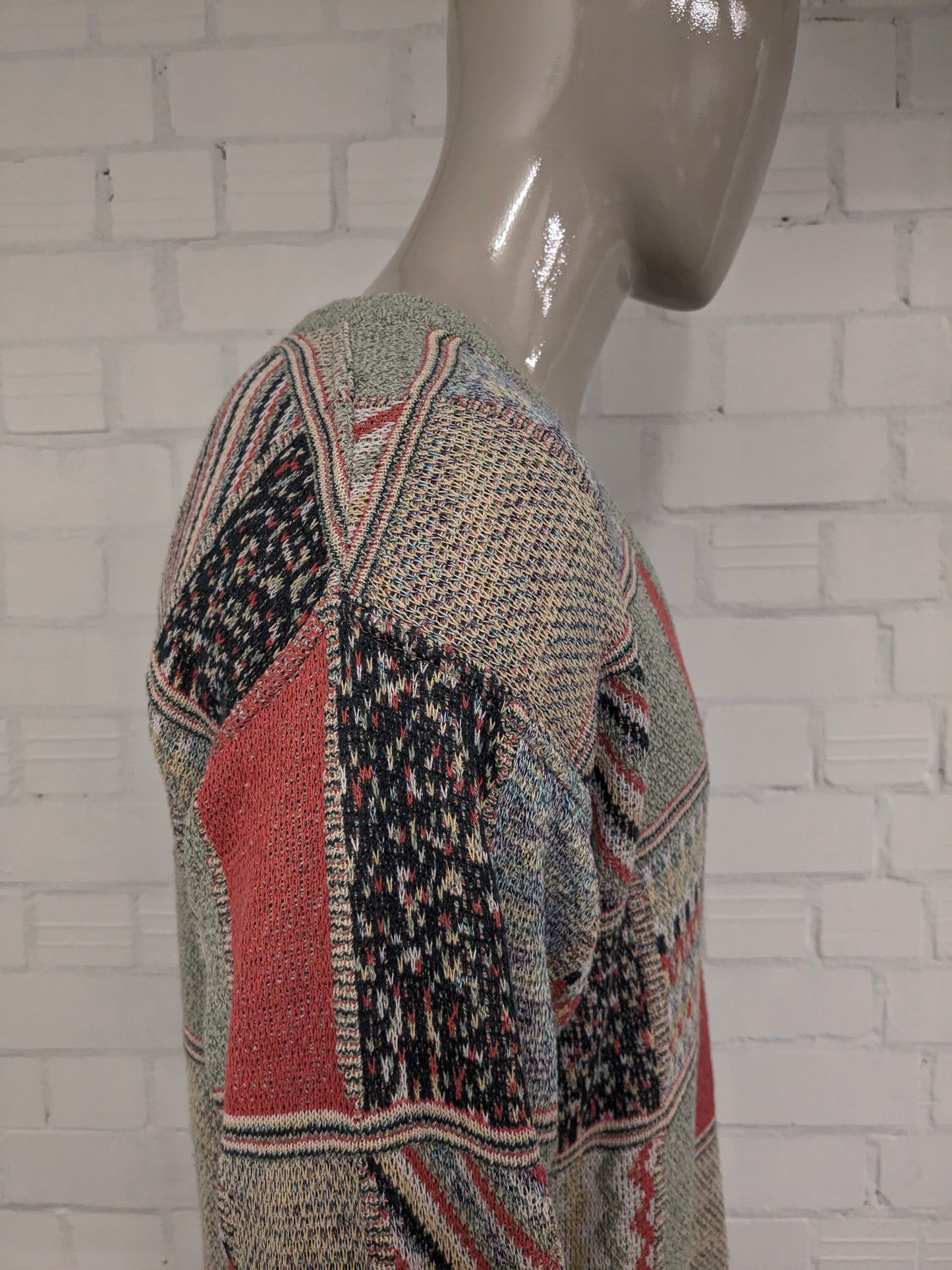 Maglione vintage Monte Carlo con scollo a V. Motivo colorato. Taglia L.