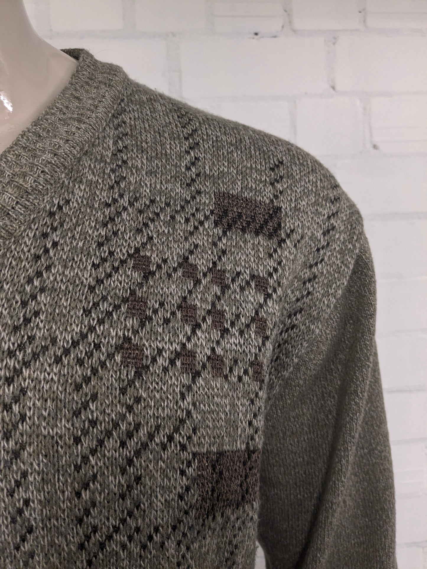 Maglione vintage Marc René in lana con scollo a V. Colore Verde Marrone Beige. Taglia M. 40% Lana.