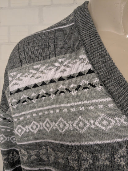 Vintage Schandiz sweater with V-neck. Gray White Black Green colored. Size XL.