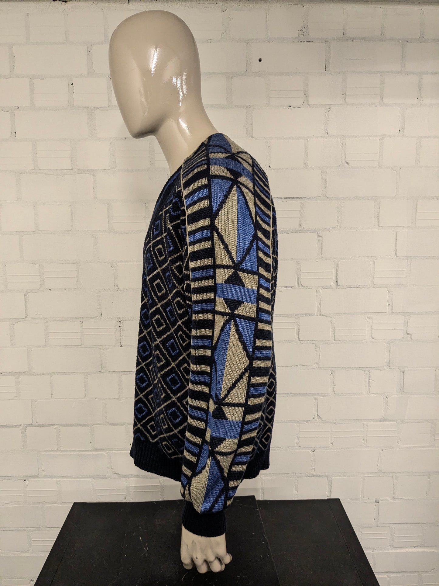 Vintage Alva Modo trui met V-Hals. Groen Blauw Zwart gekleurd. Maat XL.