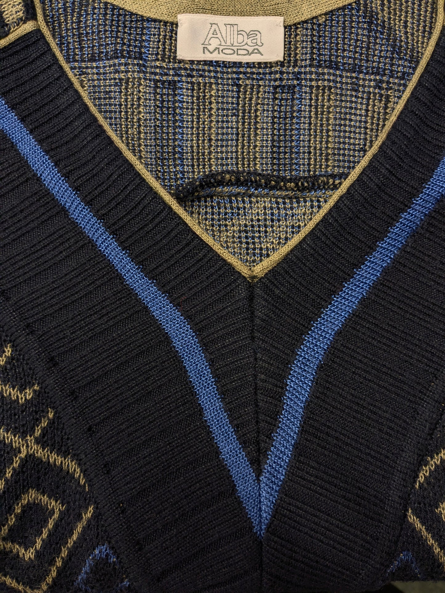 Vintage Alva Modo trui met V-Hals. Groen Blauw Zwart gekleurd. Maat XL.