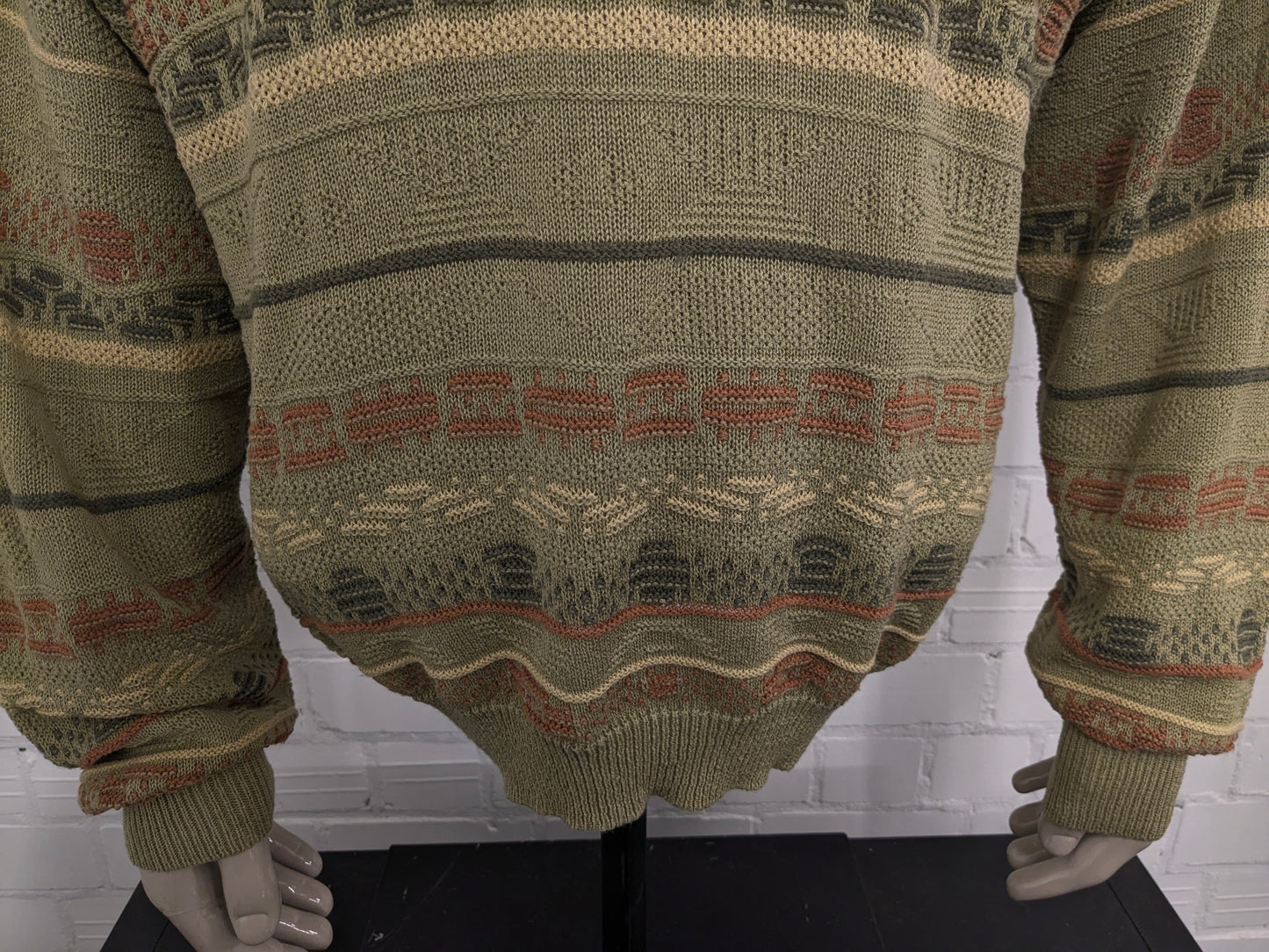 Vintage Gira Mondo trui met V-Hals. Groen Oranje Geel gekleurd. Maat XL.