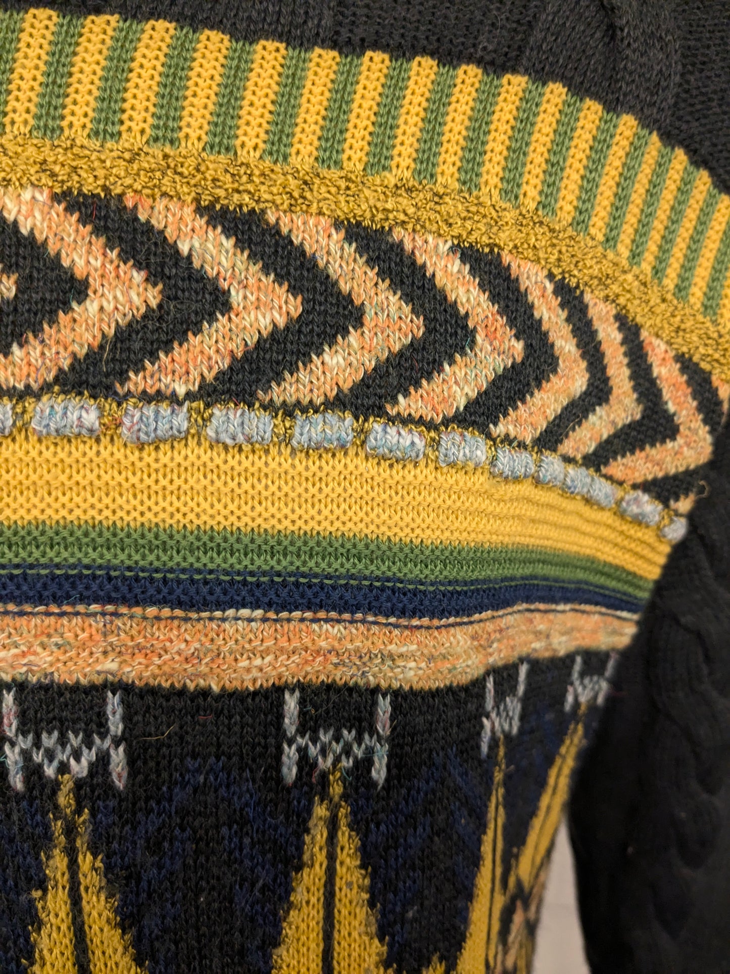 Pull en laine vintage avec fermeture éclair. Couleur jaune vert gris. Taille XL. 53% Laine.