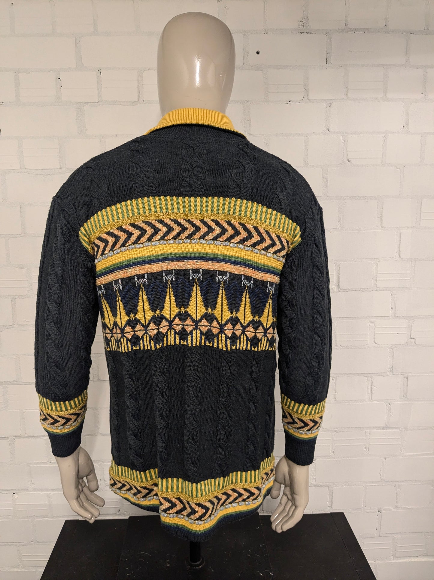 Pull en laine vintage avec fermeture éclair. Couleur jaune vert gris. Taille XL. 53% Laine.