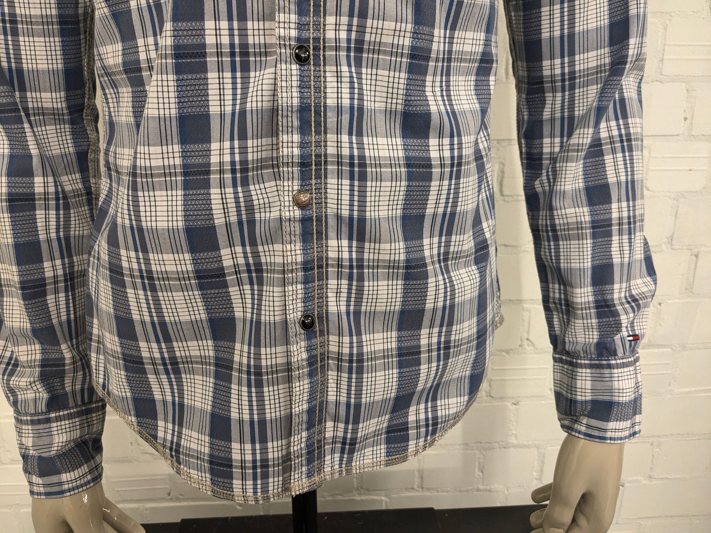 Hilfiger Denim shirt with press studs. Blue and white checked. Size S.