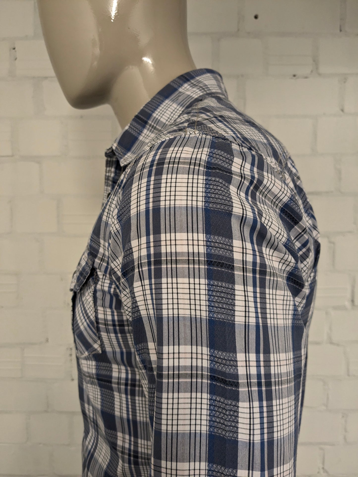 Hilfiger Denim shirt with press studs. Blue and white checked. Size S.