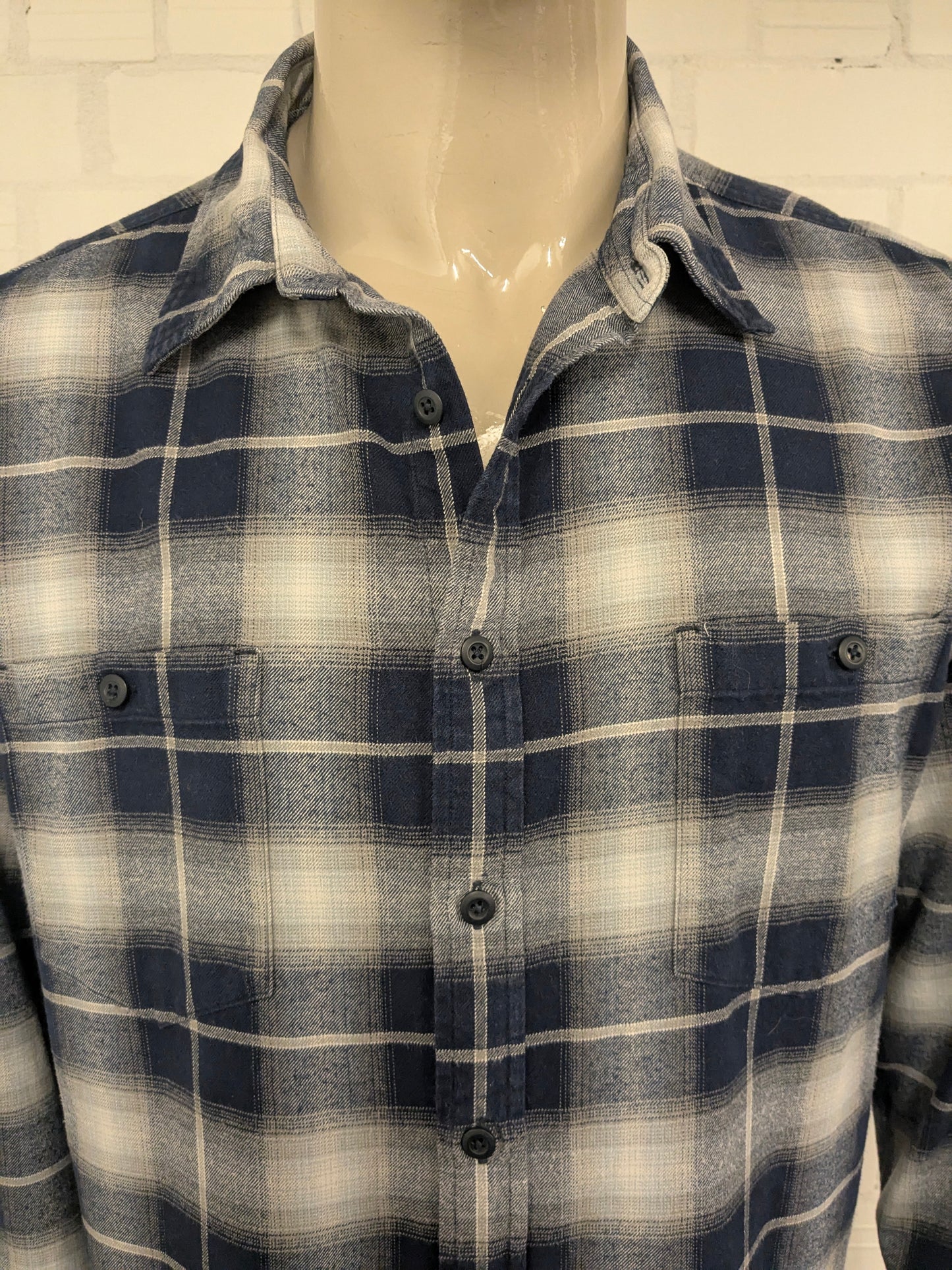 Levi's shirt. Blue Beige White checked. Size L.