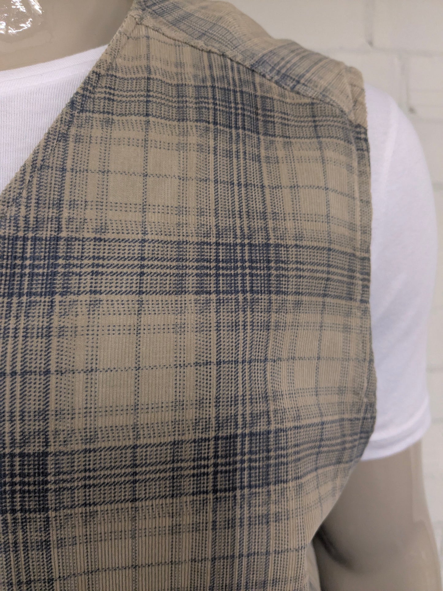 Knock out Bodywarmer. Beige Blue checked. Size XL.