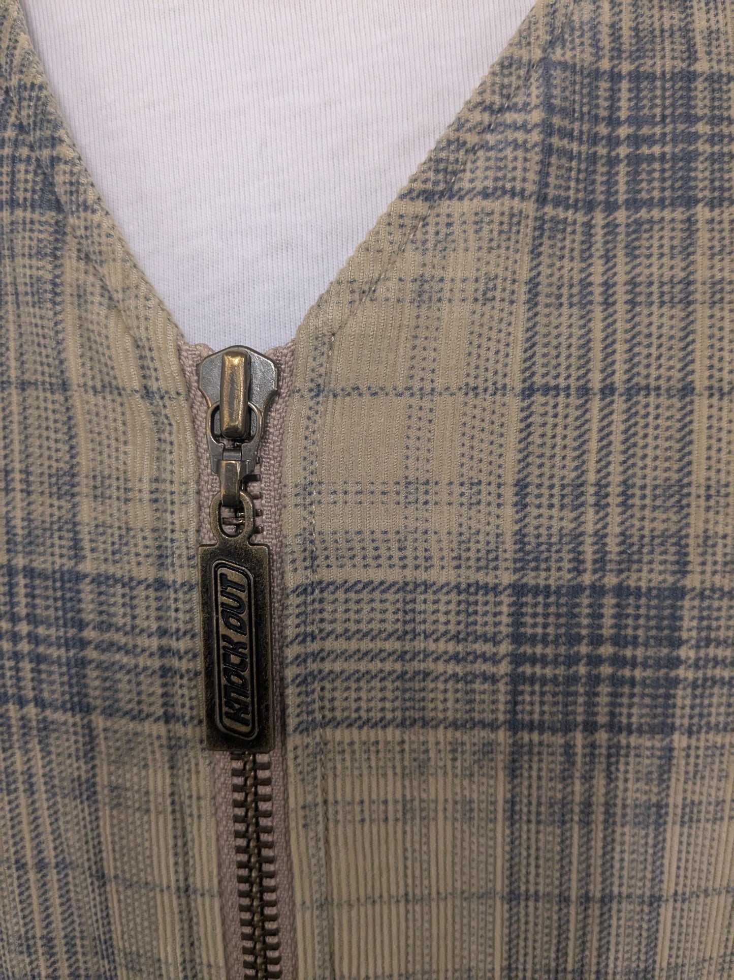 Knock out Bodywarmer. Beige Blue checked. Size XL.