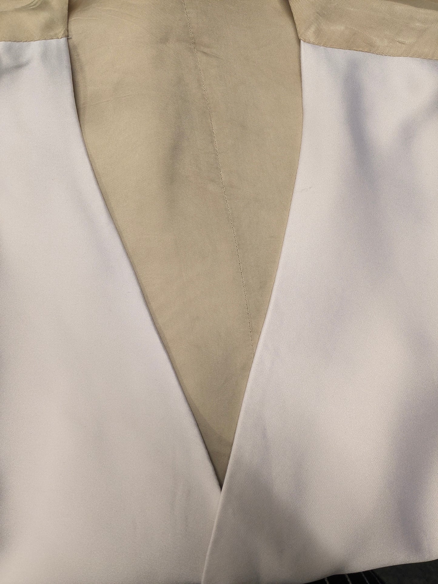 Vintage Wit glanzend gilet met parelmoer knopen. Maat L.