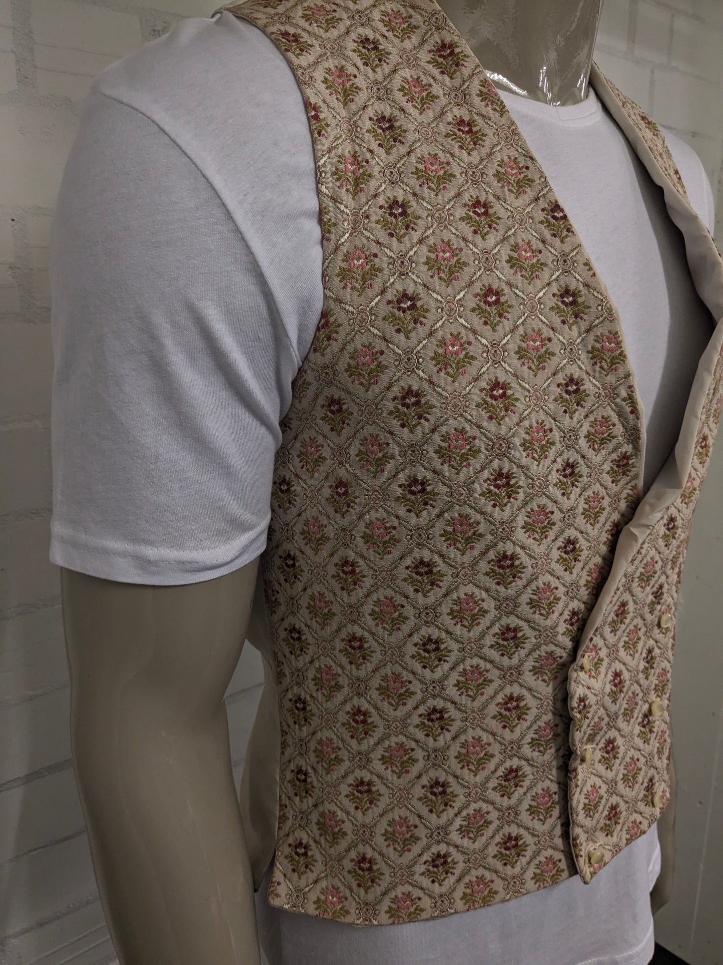 Vintage Double Breasted gilet. Groen Roze Rode bloemen motief met vierkante knoopjes.  Maat M.