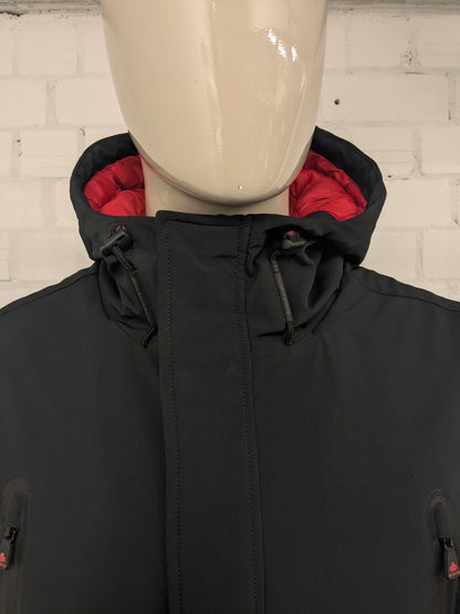 Cappotto invernale foderato Museum con cappuccio e doppia chiusura. Colore Nero Rosso. Taglia L.