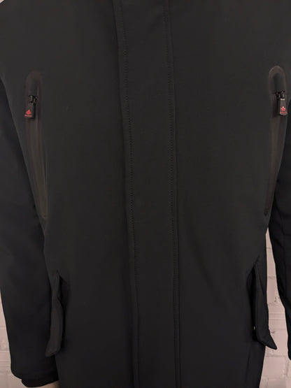 Cappotto invernale foderato Museum con cappuccio e doppia chiusura. Colore Nero Rosso. Taglia L.