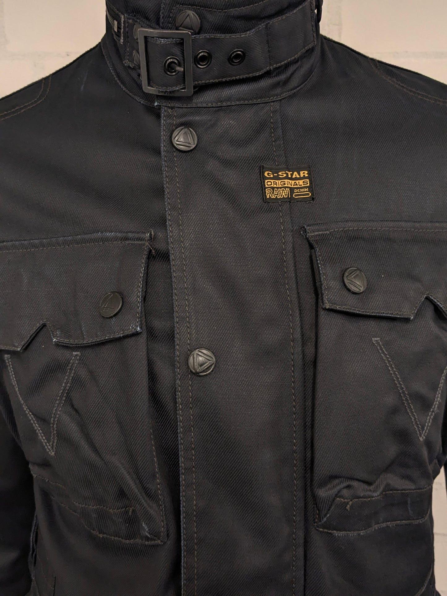 G-Star RAW between coat / jacket. Dark Blue colored. Size M.