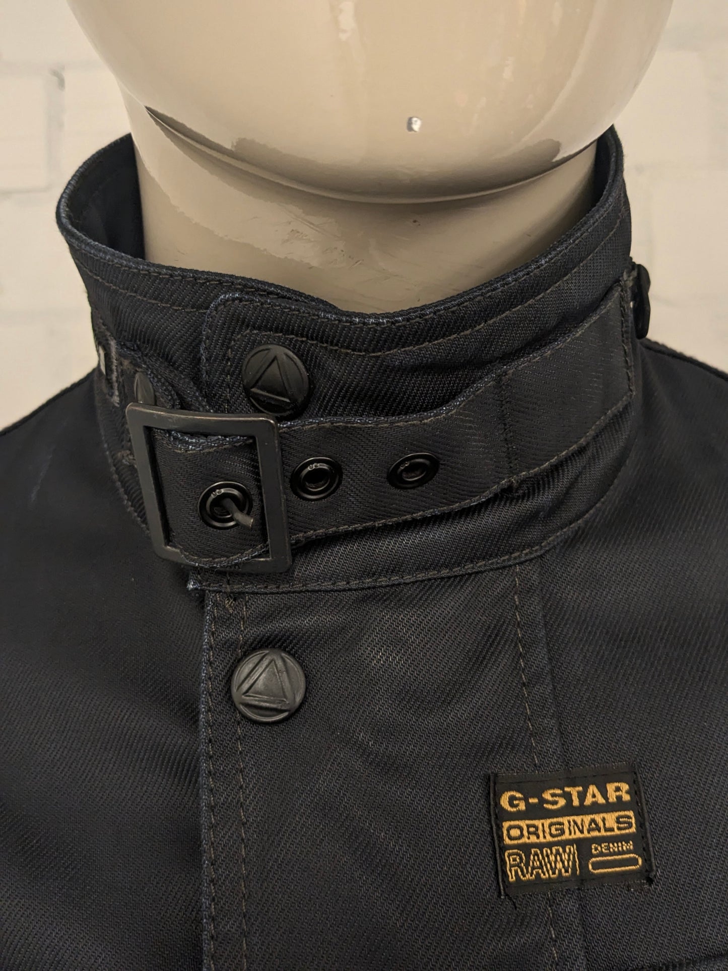 G-Star RAW between coat / jacket. Dark Blue colored. Size M.