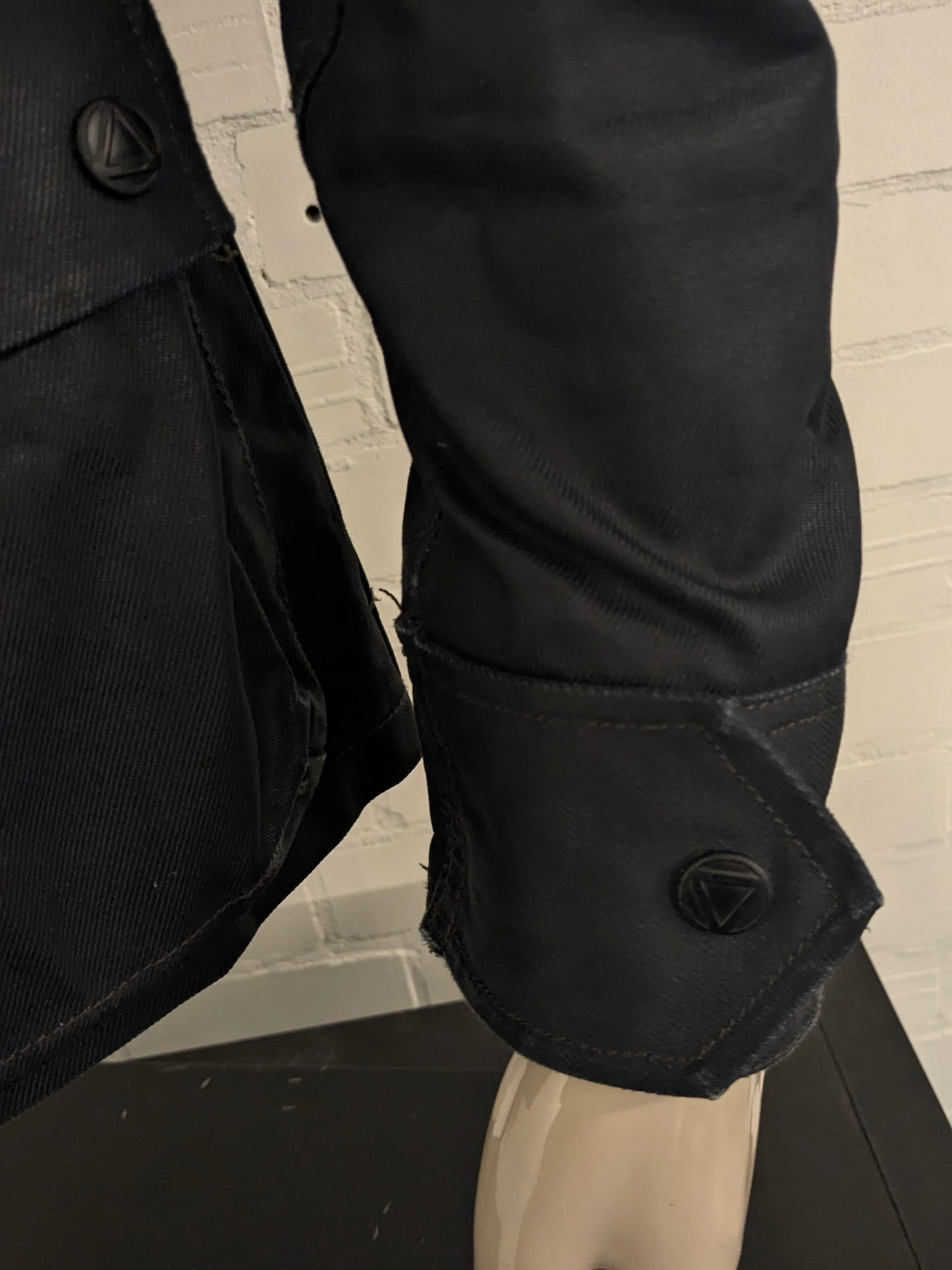 G-Star RAW between coat / jacket. Dark Blue colored. Size M.