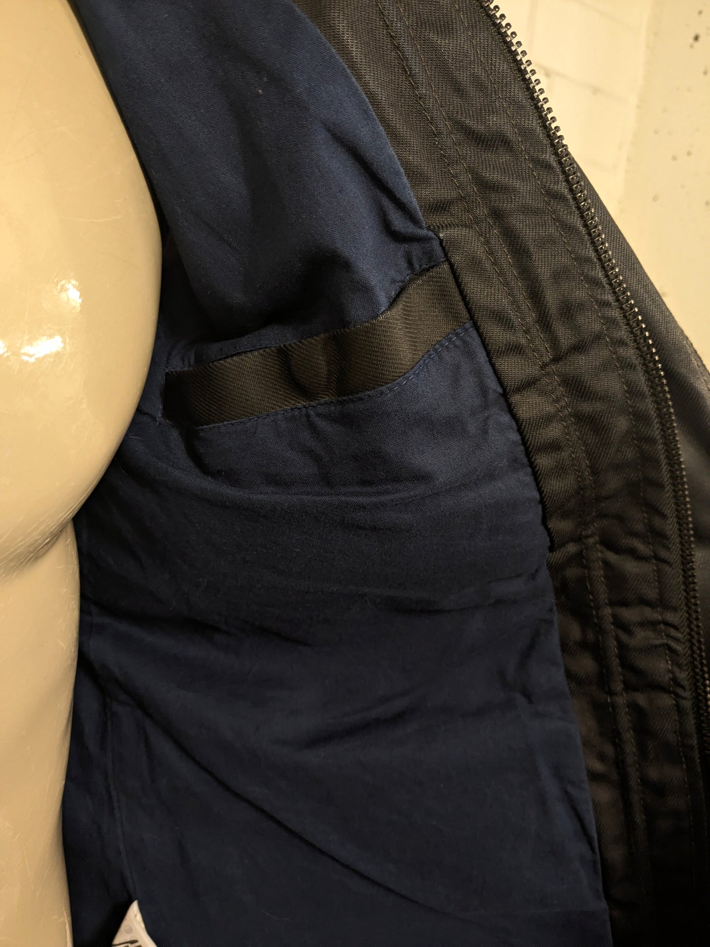 G-Star RAW between coat / jacket. Dark Blue colored. Size M.