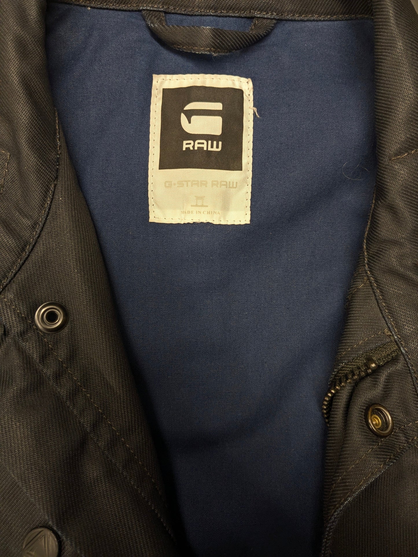 G-Star RAW between coat / jacket. Dark Blue colored. Size M.