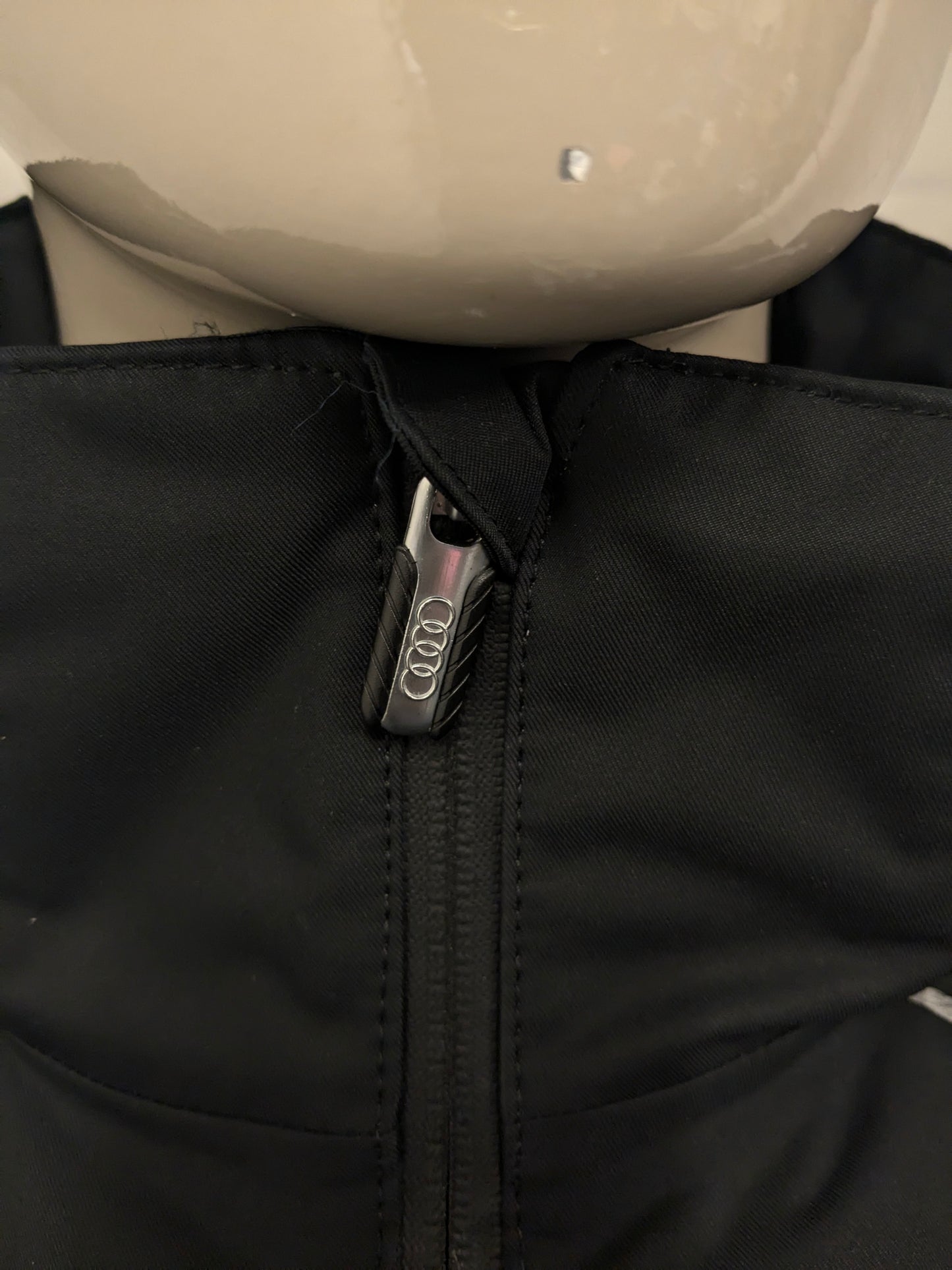 Veste d'hiver doublée Audi. Coloré noir. Taille L.