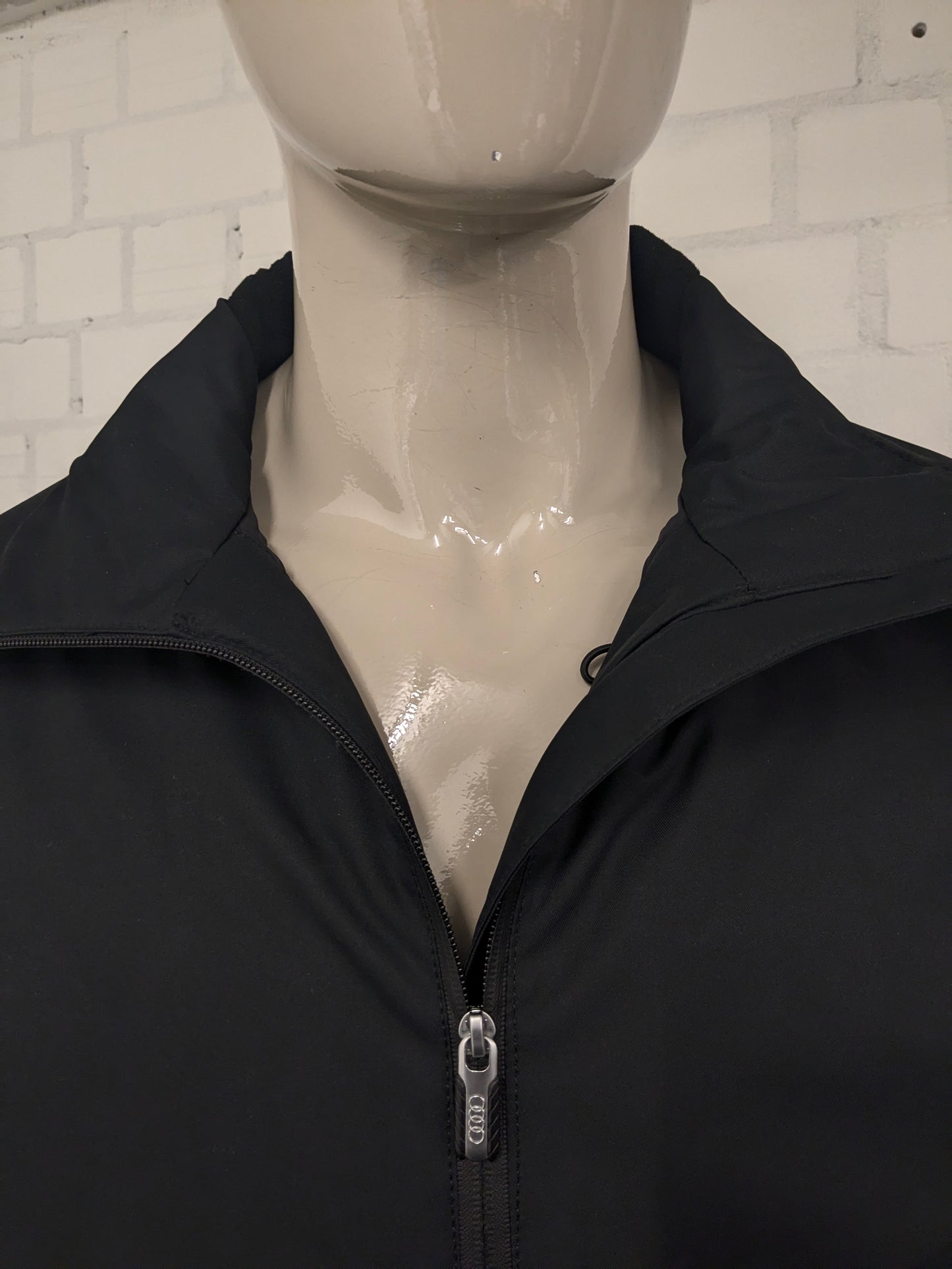 Veste d'hiver doublée Audi. Coloré noir. Taille L.