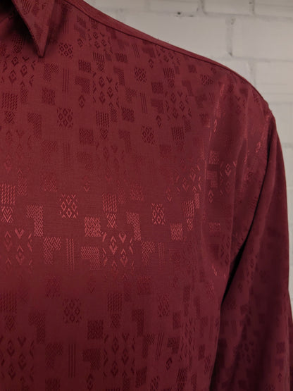 Camicia vintage nuova veloce. Motivo lucido a luce rossa con bottoni nascosti. Taglia XL. Viscosa.