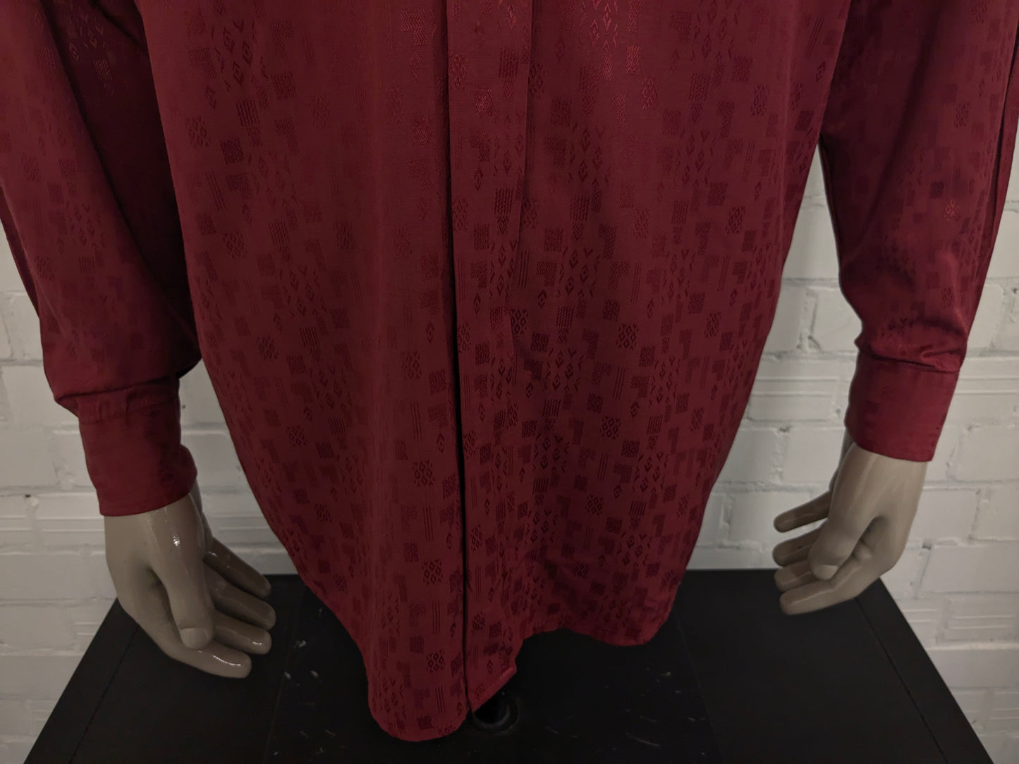 Camicia vintage nuova veloce. Motivo lucido a luce rossa con bottoni nascosti. Taglia XL. Viscosa.