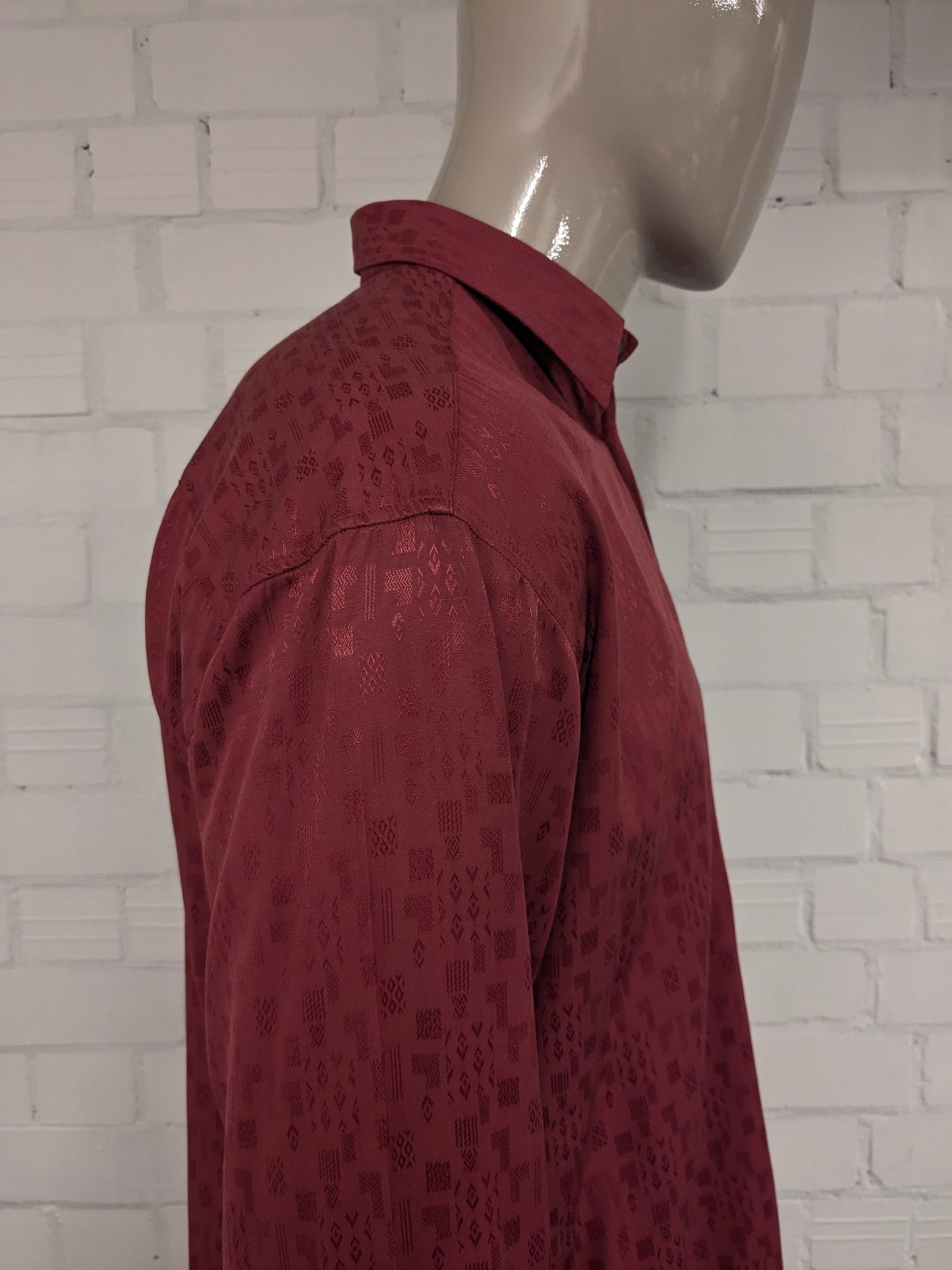 Camicia vintage nuova veloce. Motivo lucido a luce rossa con bottoni nascosti. Taglia XL. Viscosa.