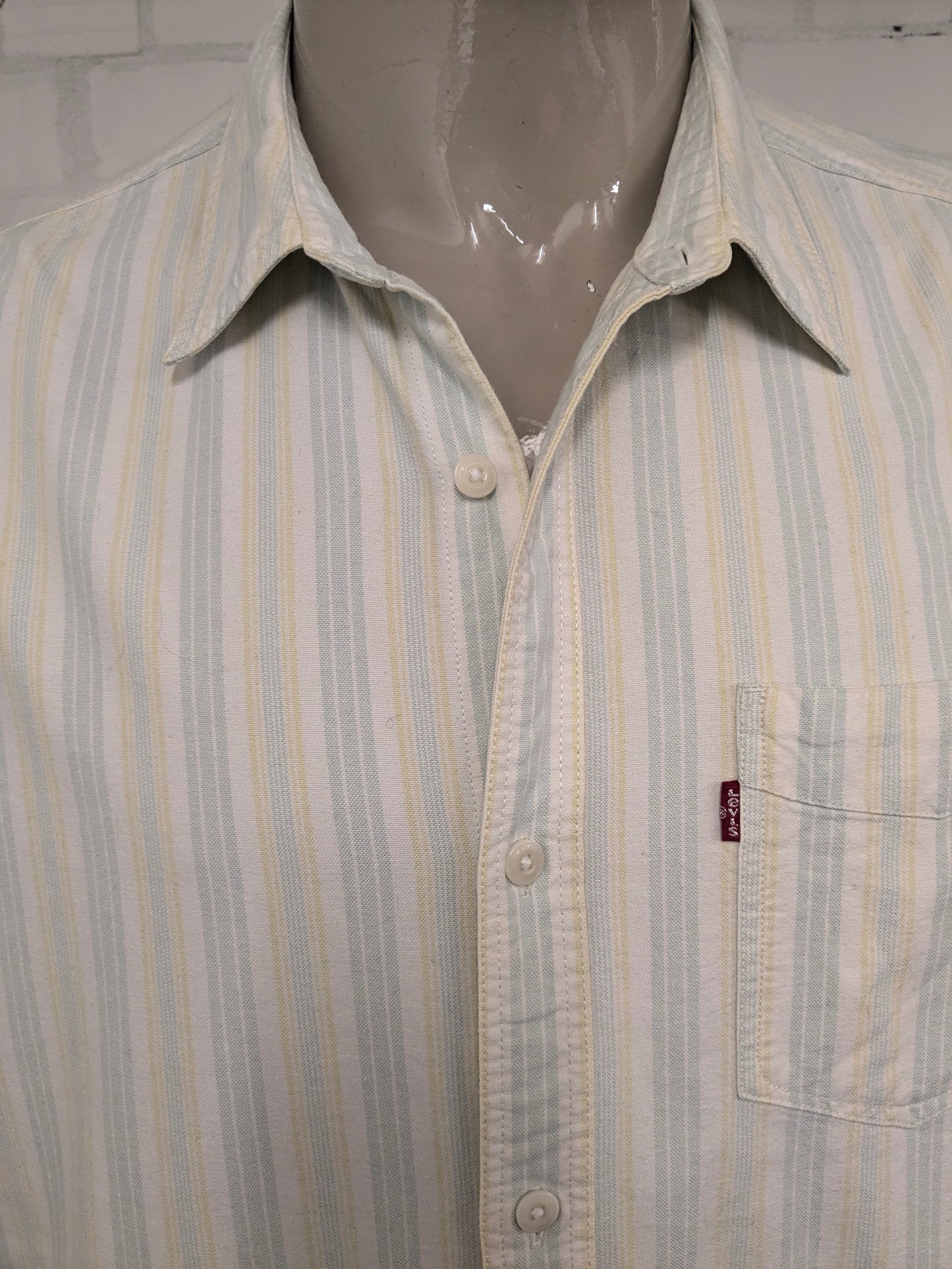La camicia di Levi. Strisce giallo verdi. Taglia XL. standard.