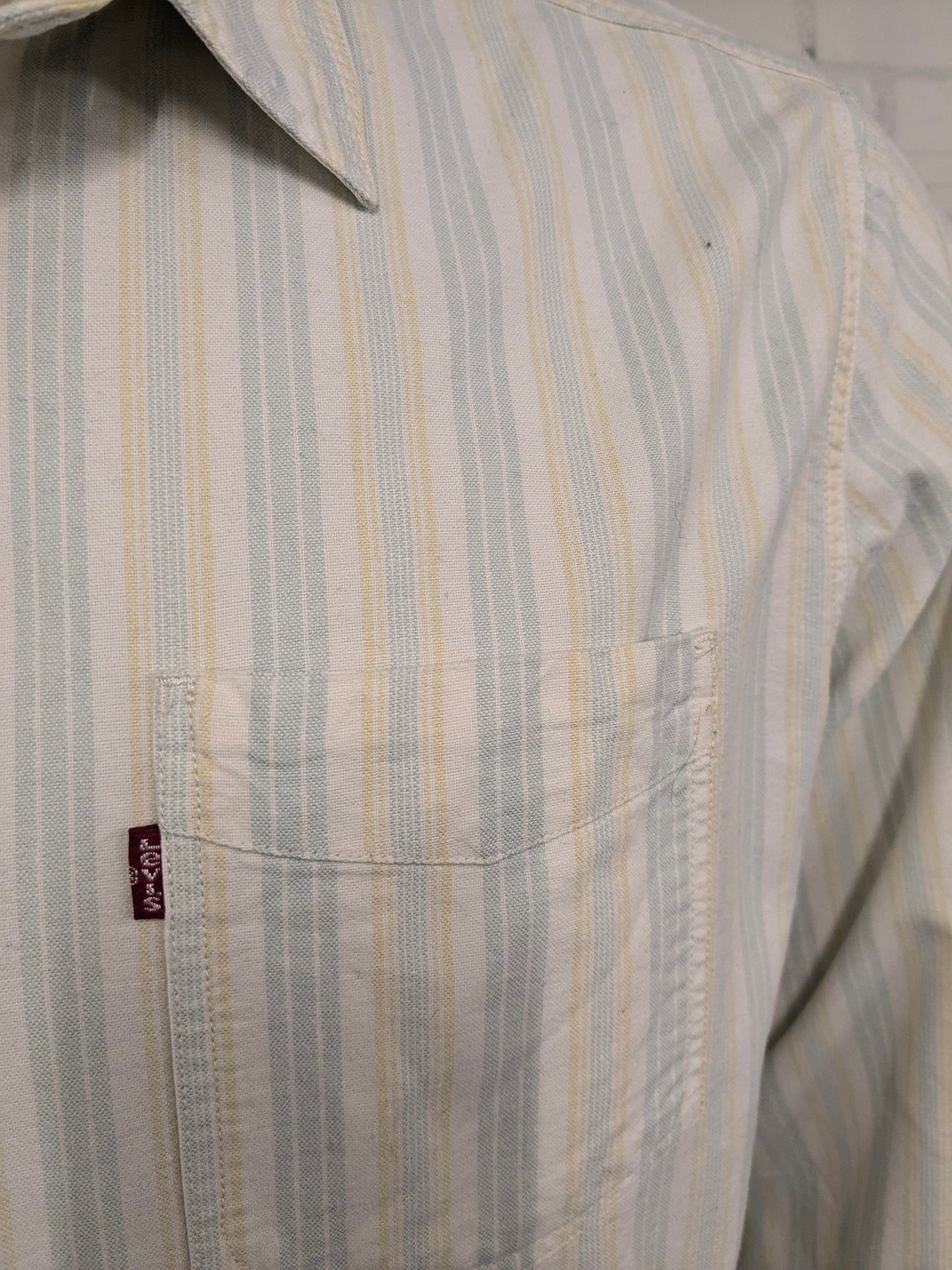 La camicia di Levi. Strisce giallo verdi. Taglia XL. standard.