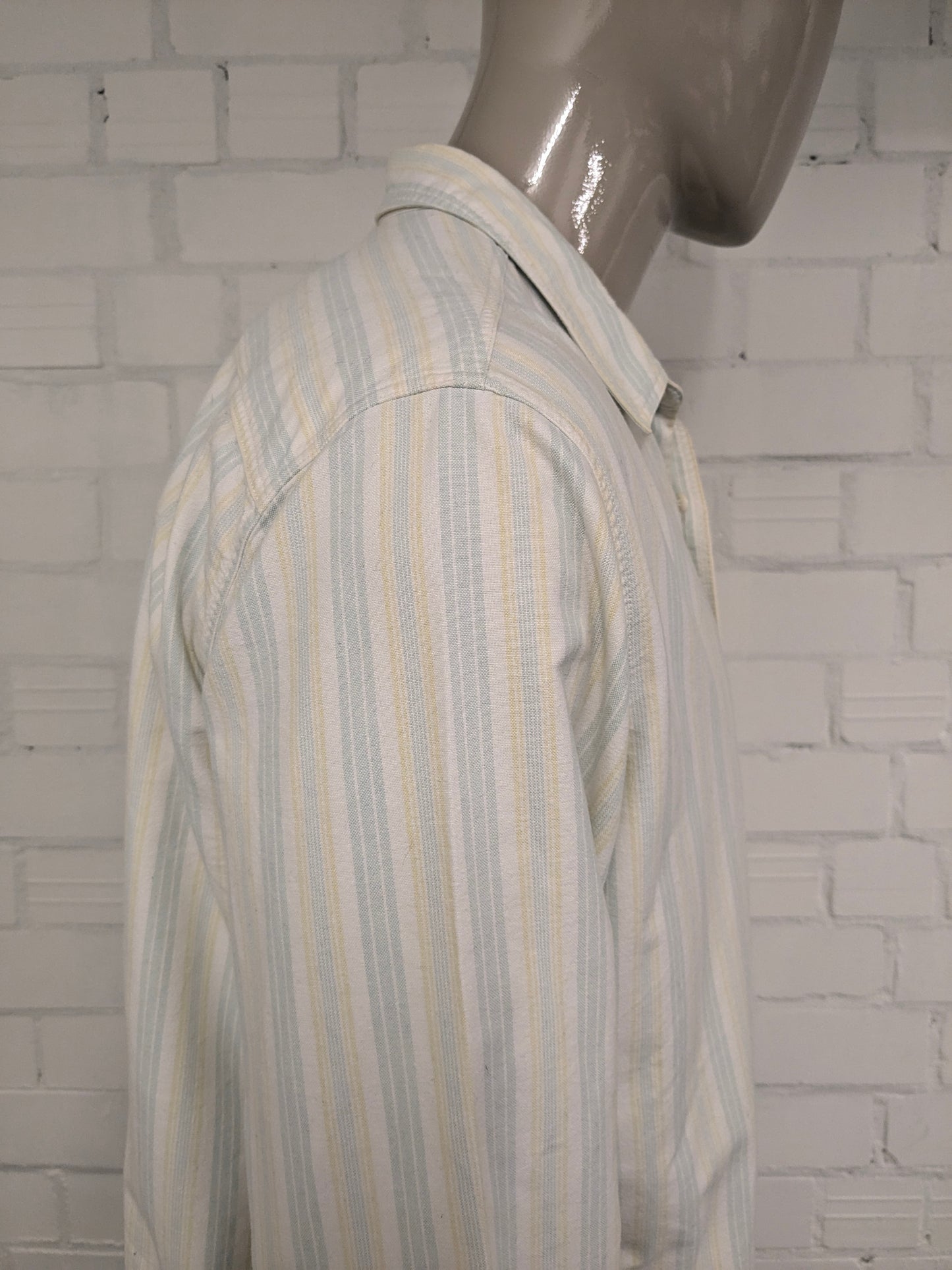 La camicia di Levi. Strisce giallo verdi. Taglia XL. standard.