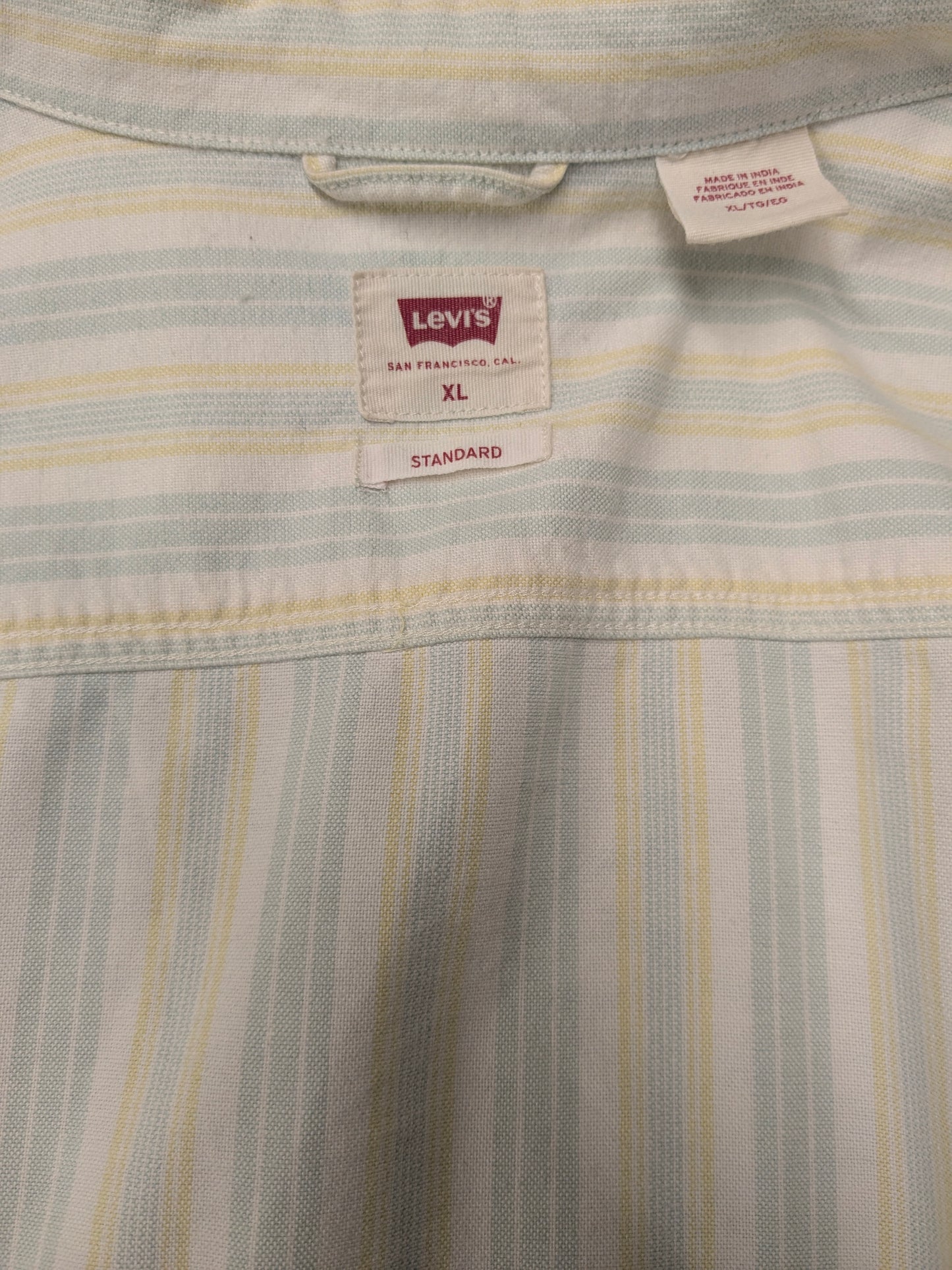 La camicia di Levi. Strisce giallo verdi. Taglia XL. standard.