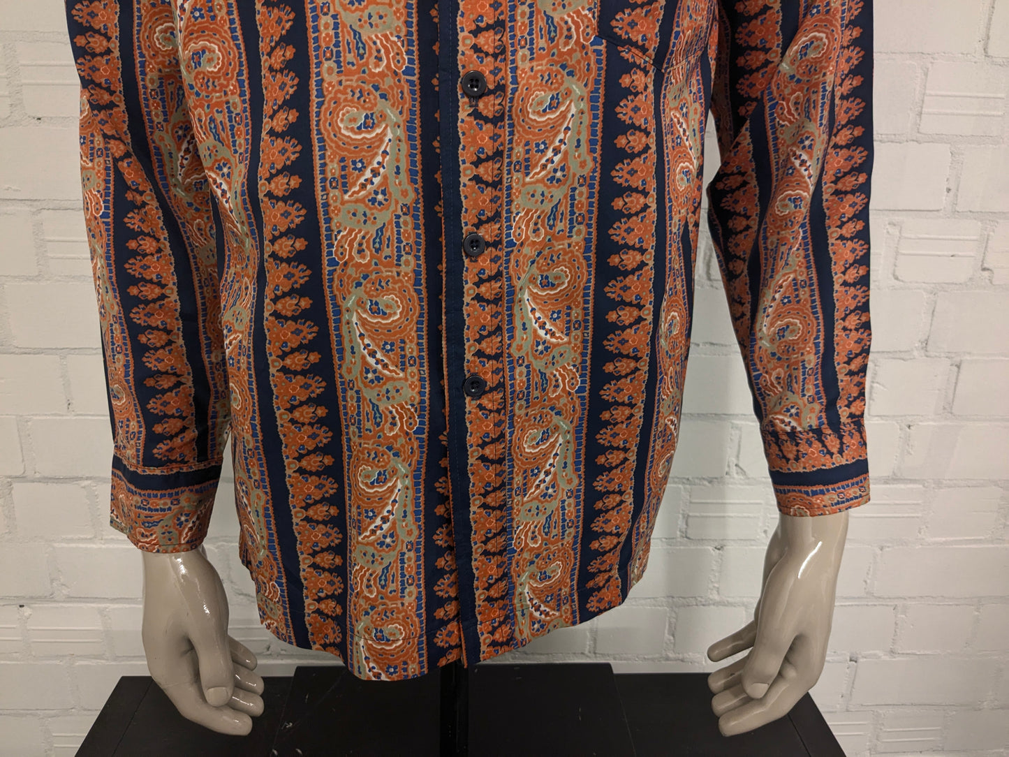 Vintage Grandslam ltd shirt with pointed collar. Orange Green Blue print. Size M.