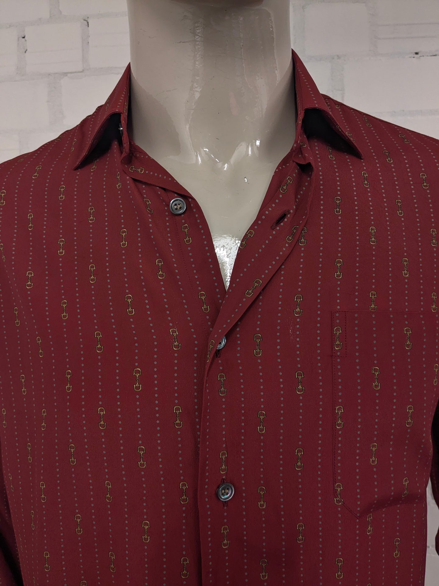 Vintage Rugantino shirt. Red Gray Gold colored print. Size M.