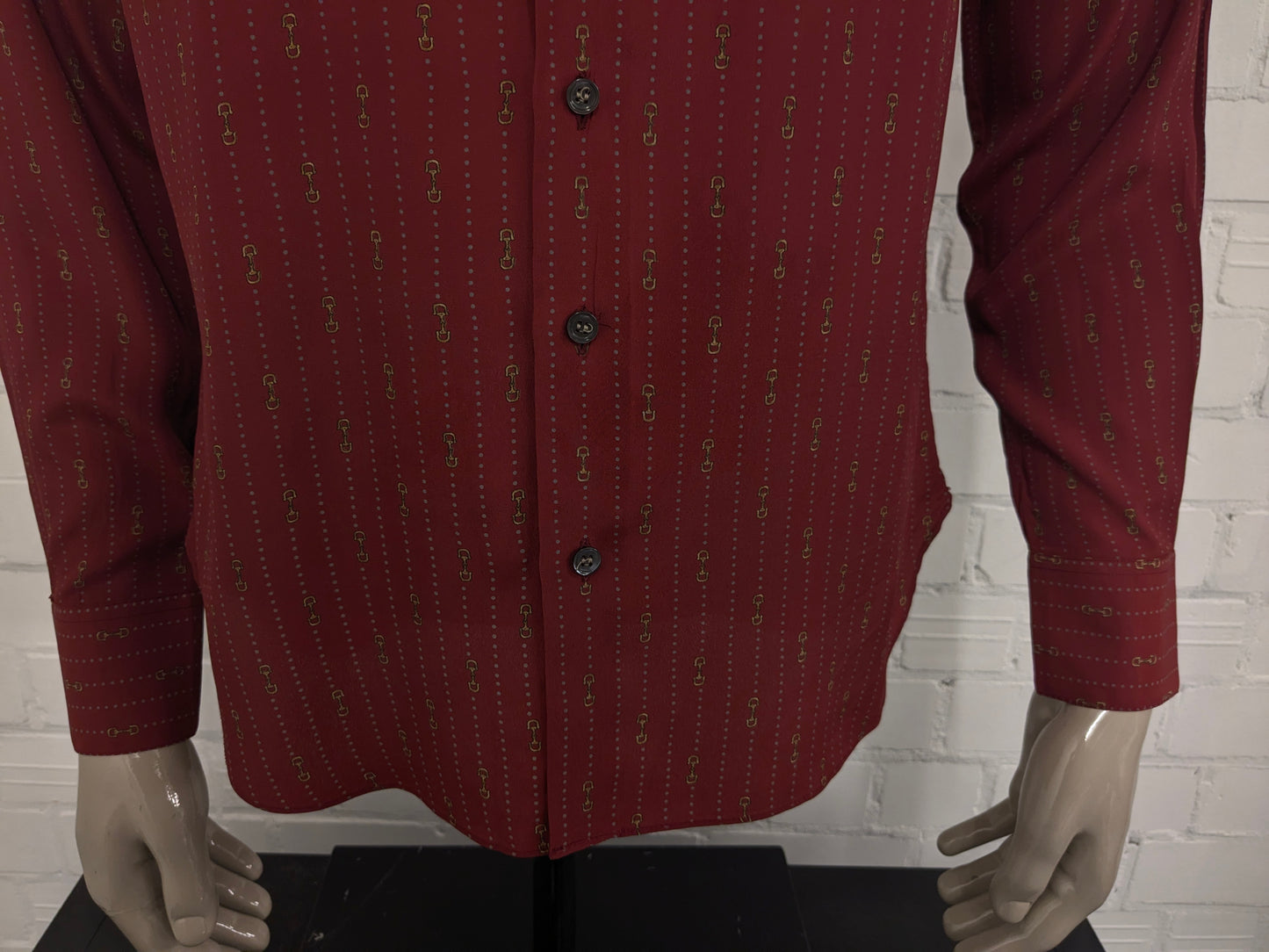 Vintage Rugantino shirt. Red Gray Gold colored print. Size M.