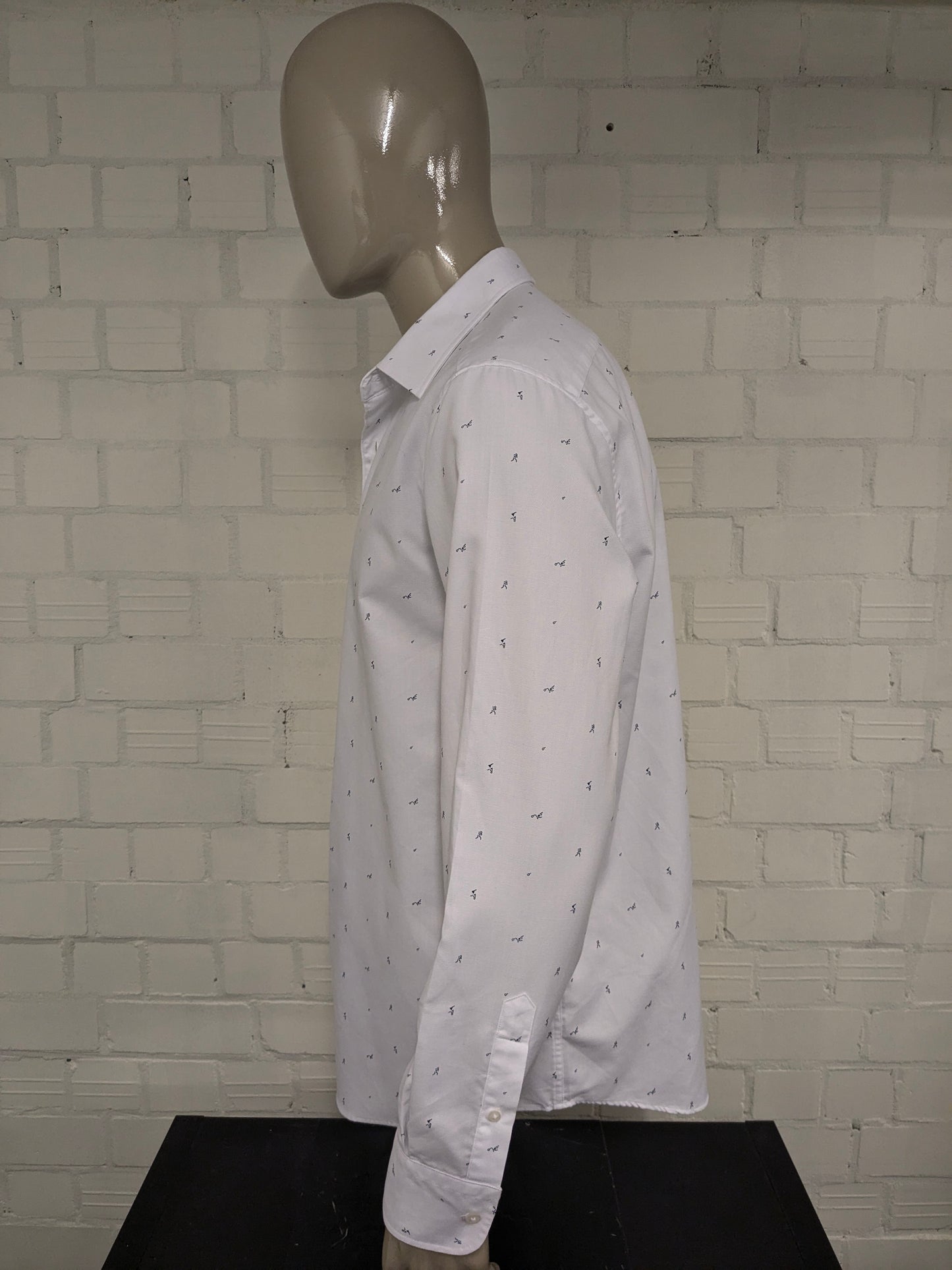 Zara shirt. White with Blue tennis men print. Size XL. regular fit.