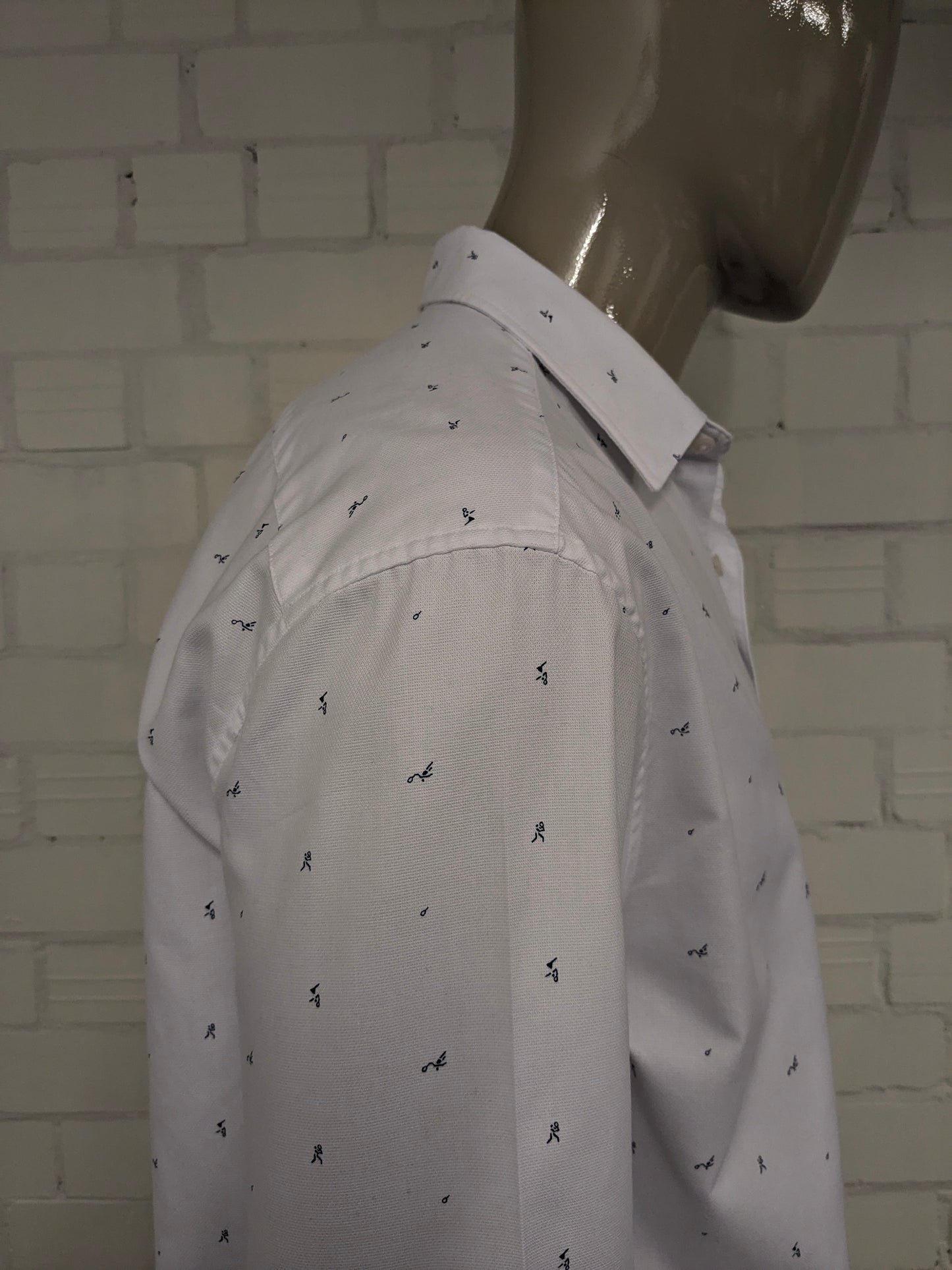 Zara shirt. White with Blue tennis men print. Size XL. regular fit.