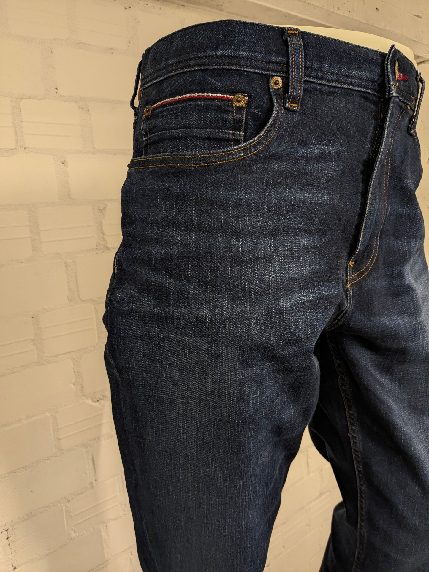 Tommy Hilfiger jeans. TH Flex. Dark Blue colored. Size W36 - L36. Houston stretch.