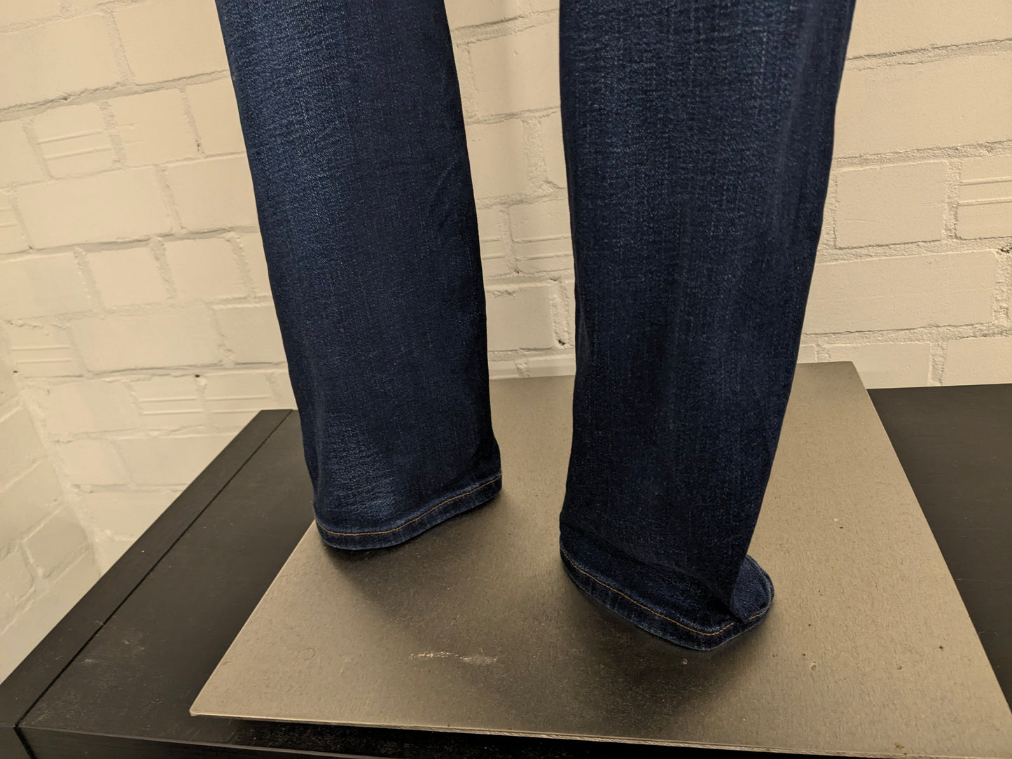 Tommy Hilfiger jeans. TH Flex. Dark Blue colored. Size W36 - L36. Houston stretch.