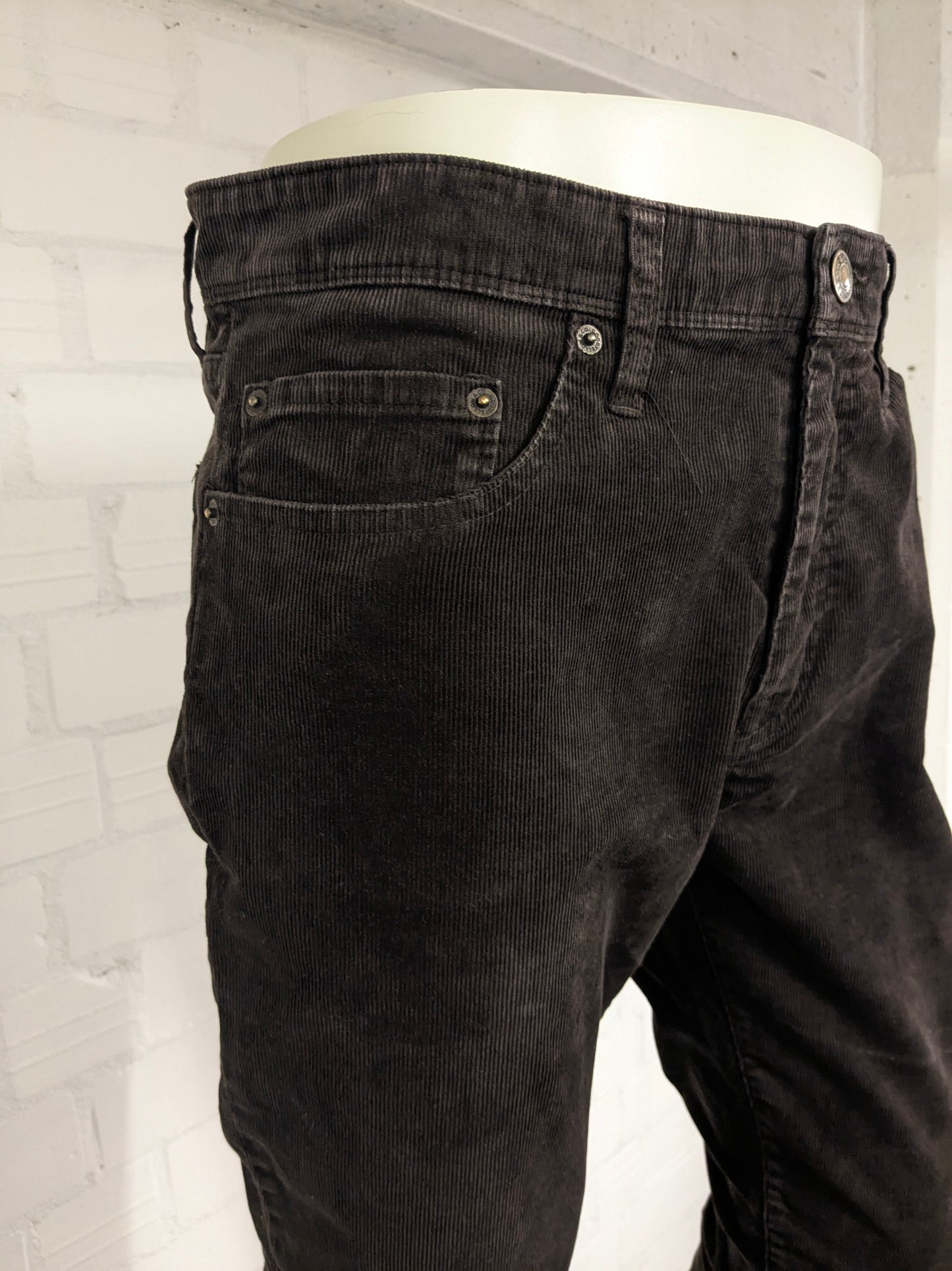 Good Fellow ribbed trousers. Dark Brown colored. Size W34 - L30. slim fit.