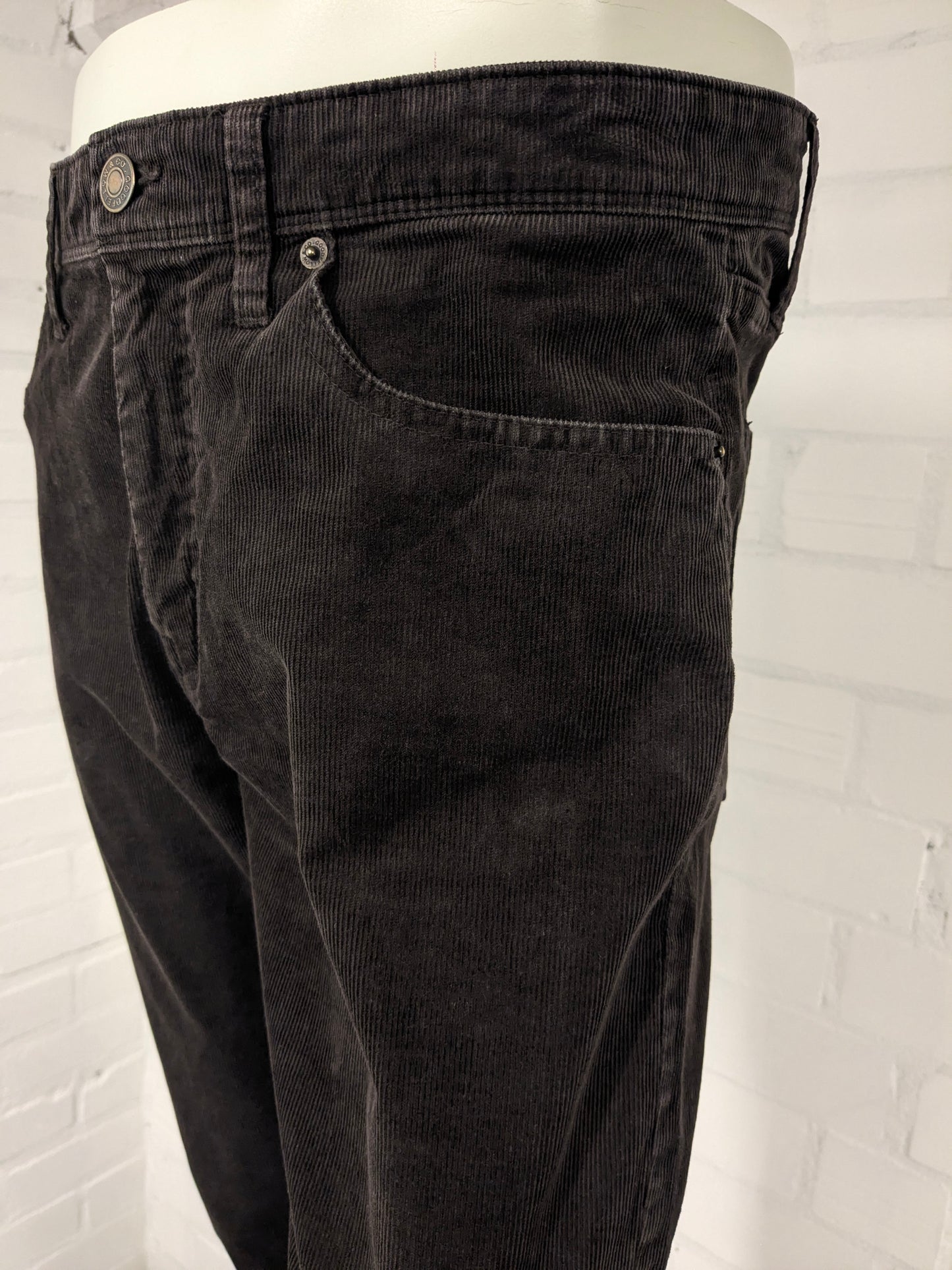 Good Fellow ribbed trousers. Dark Brown colored. Size W34 - L30. slim fit.