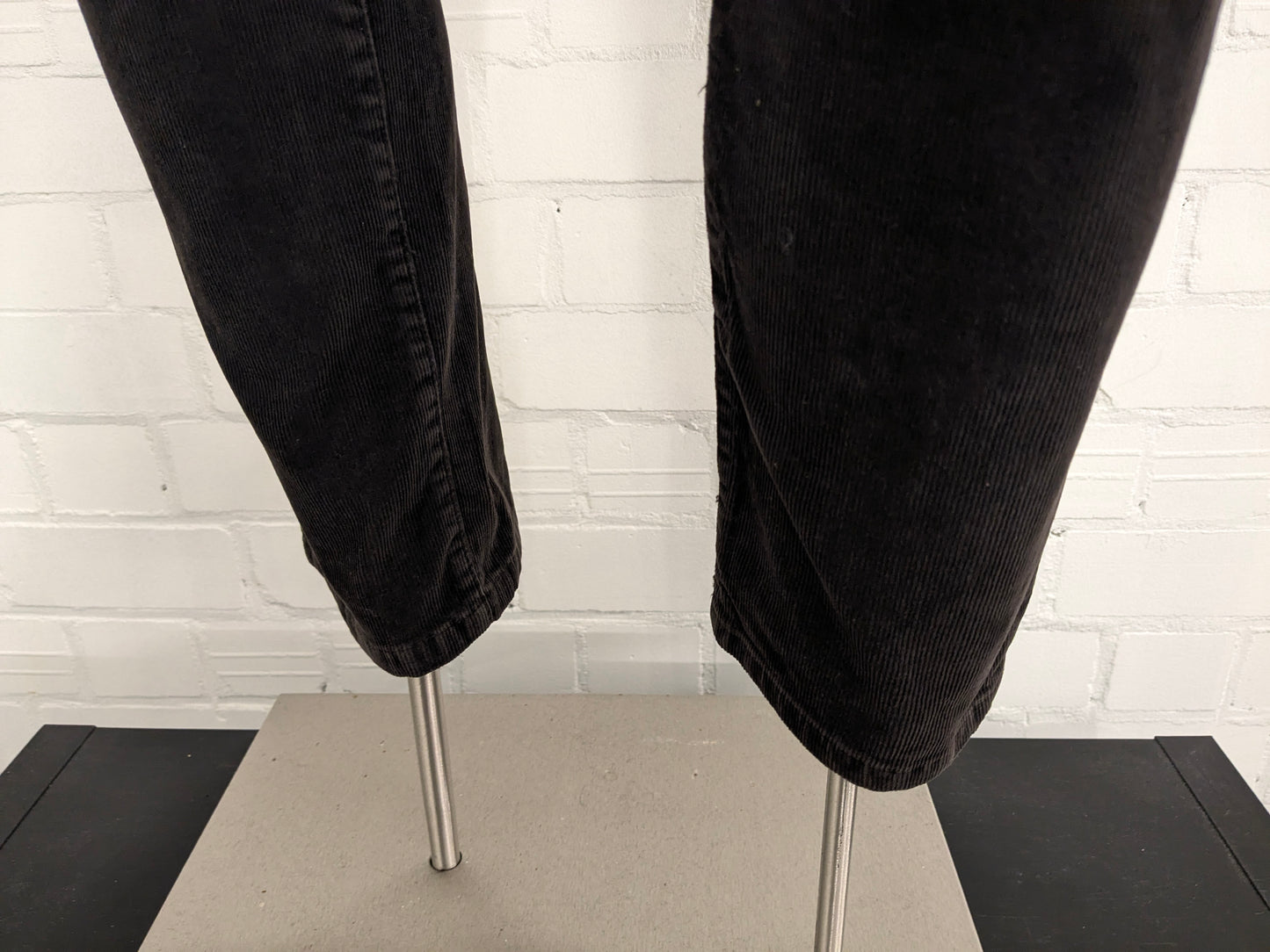 Good Fellow ribbed trousers. Dark Brown colored. Size W34 - L30. slim fit.