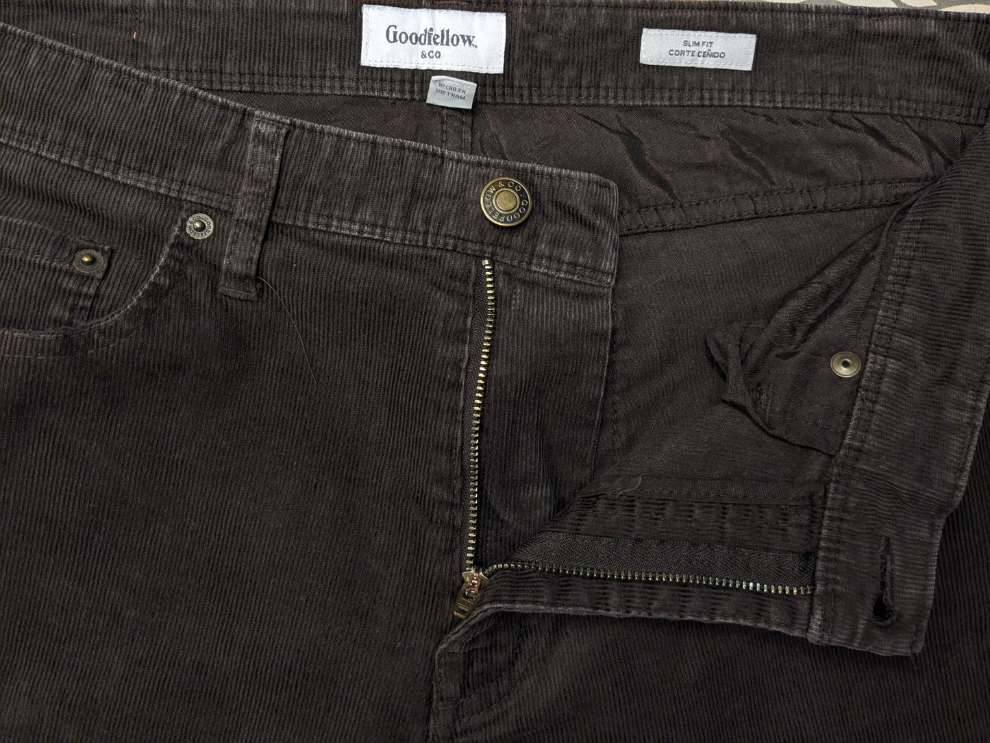 Good Fellow ribbed trousers. Dark Brown colored. Size W34 - L30. slim fit.