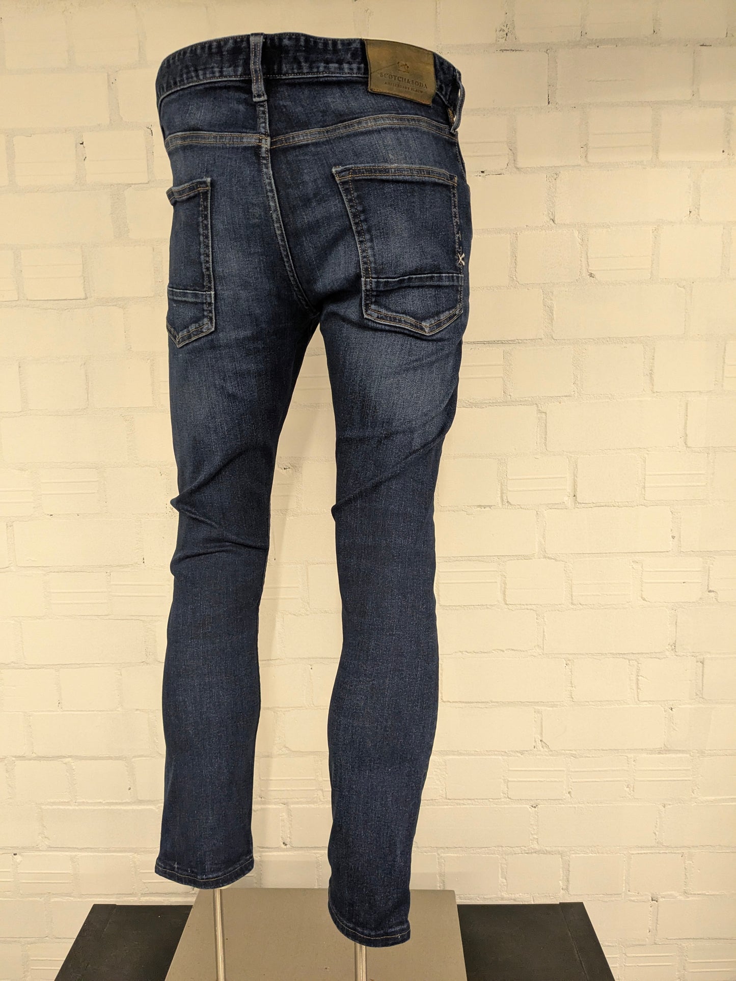 Vaqueros Scotch & Soda. De color azul. Talla W33 - 30. Tipo Ralson. estirar.