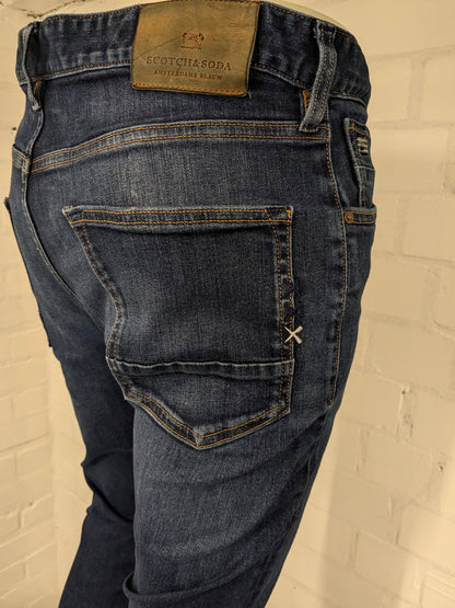 Vaqueros Scotch & Soda. De color azul. Talla W33 - 30. Tipo Ralson. estirar.