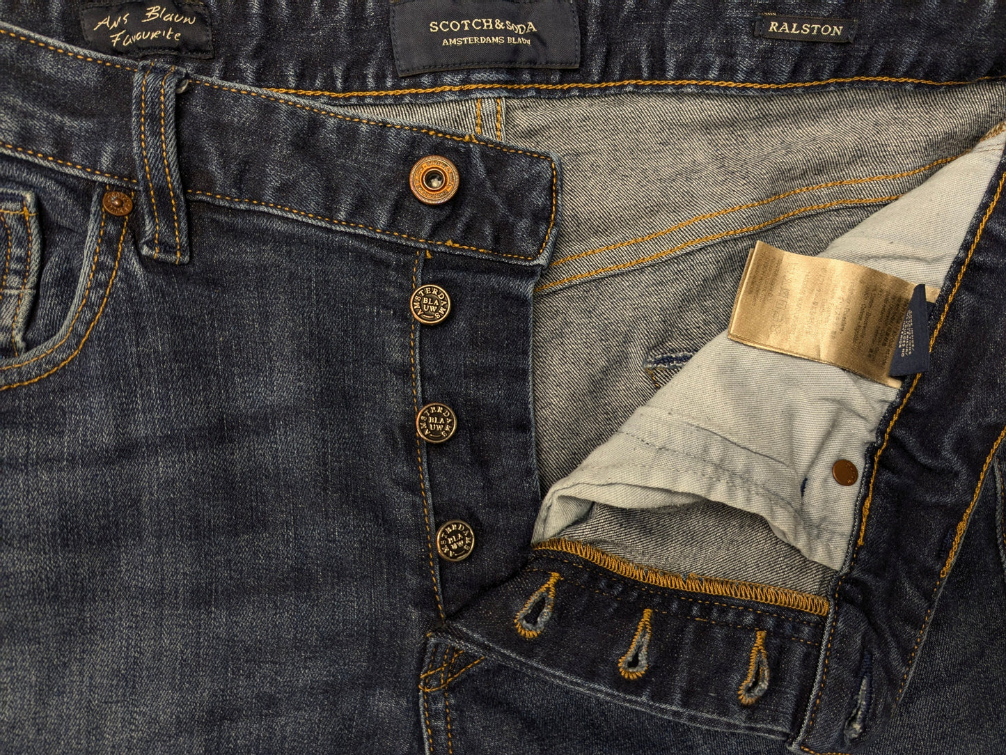 Vaqueros Scotch & Soda. De color azul. Talla W33 - 30. Tipo Ralson. estirar.