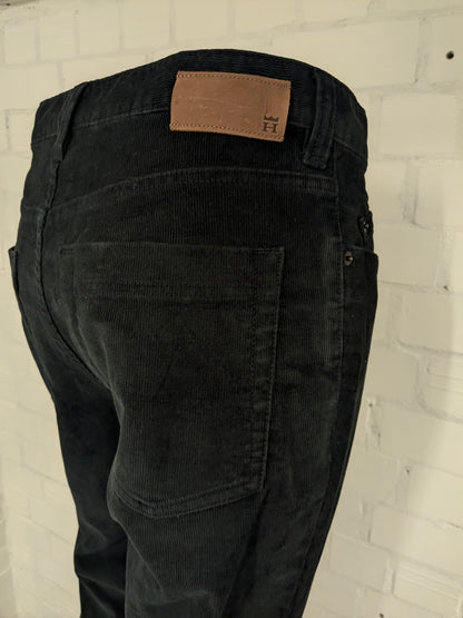 Haggar ribbed trousers. Colored black. Size W32 - L32.
