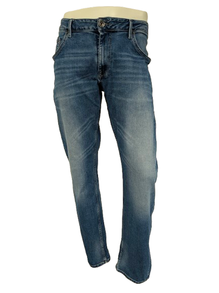 Jean Garcia. Coloré en bleu. type Russo coupe régulière. Taille W38 - L34. extensible.